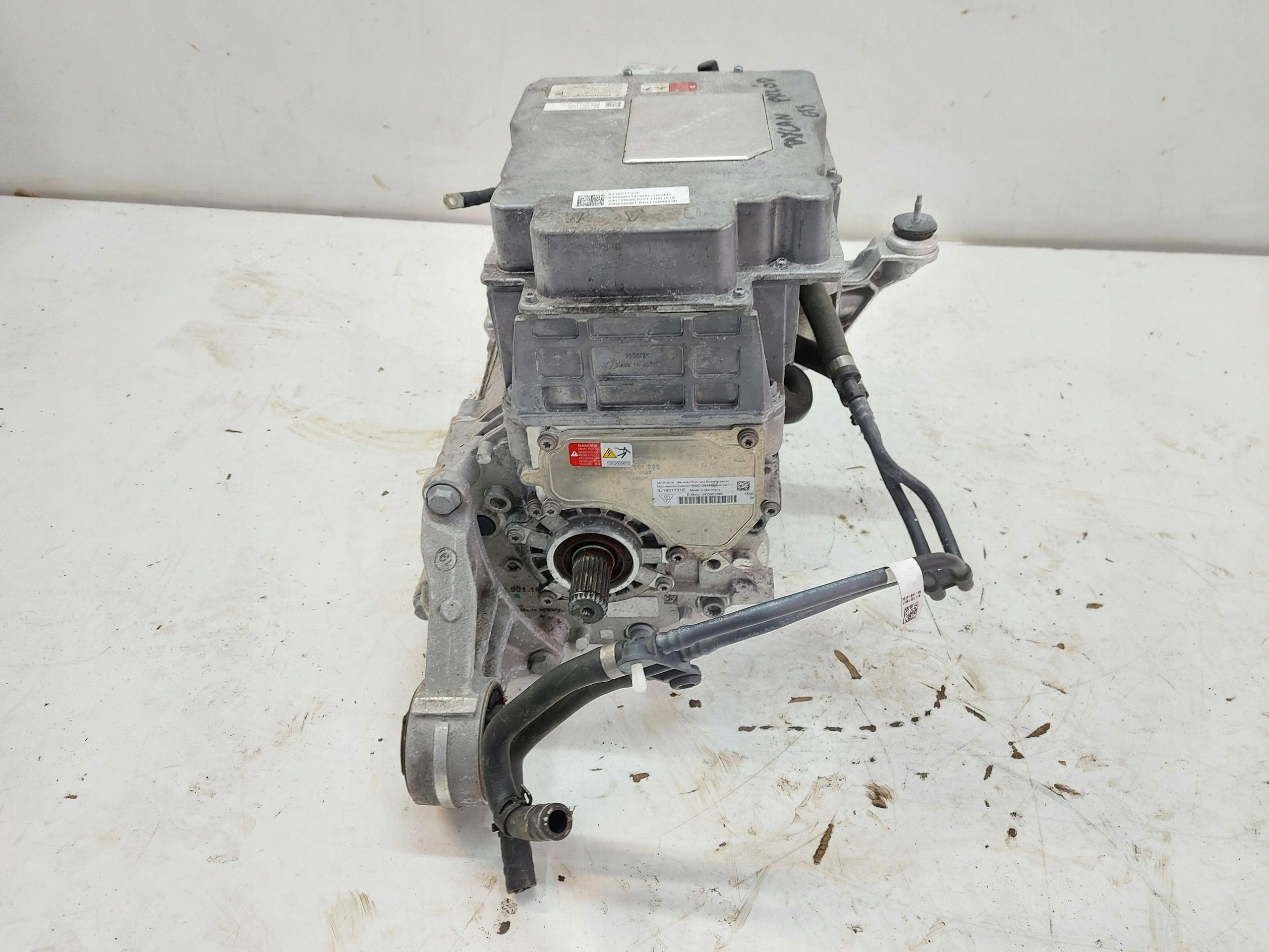 Porsche Taycan GTS 9J1 2023r engine electrical front 9J1901131E