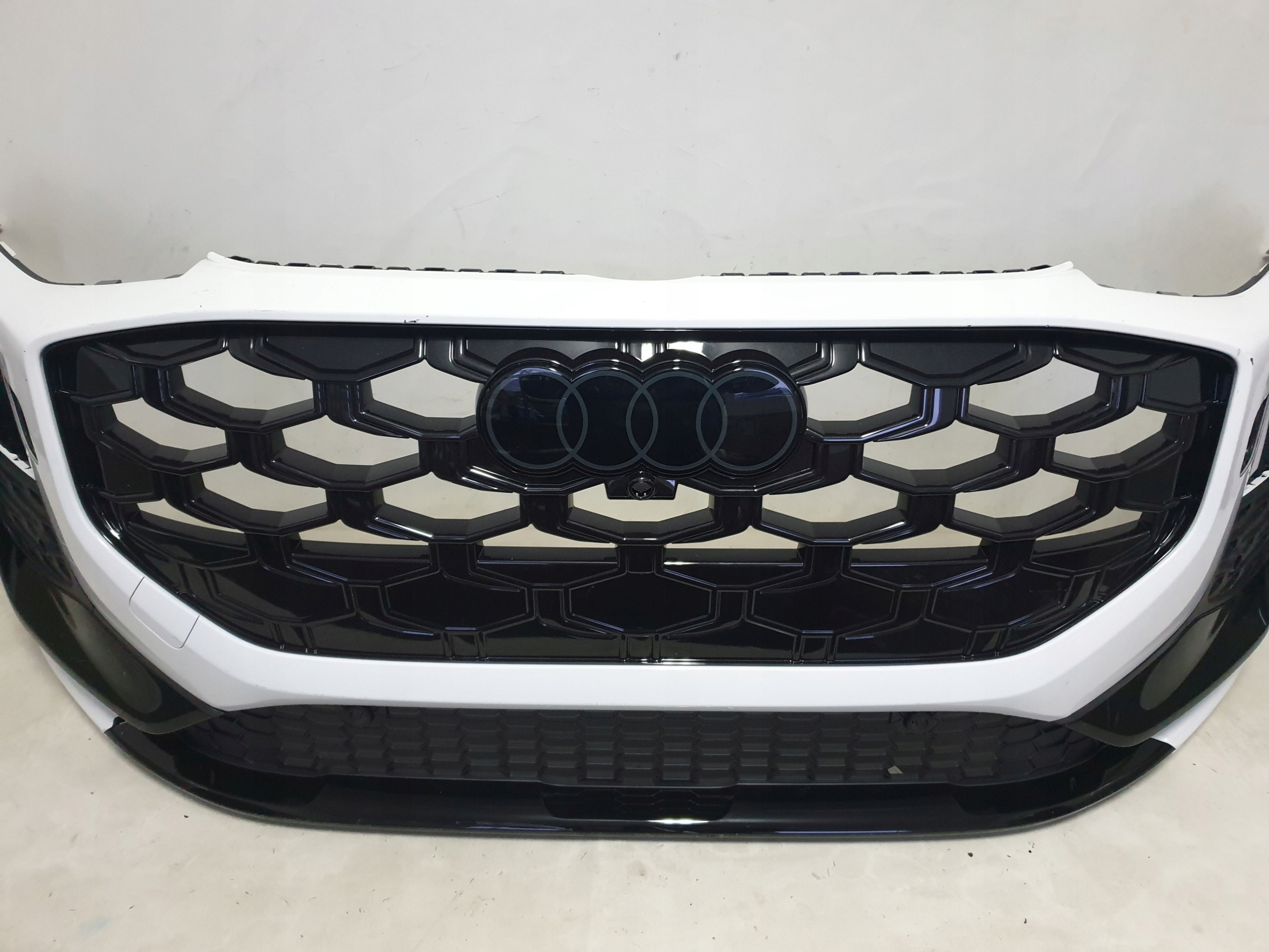 AUDI Q3 III 83H S-LINE 25-> bumper front front 6xPDC washers 83H807437D