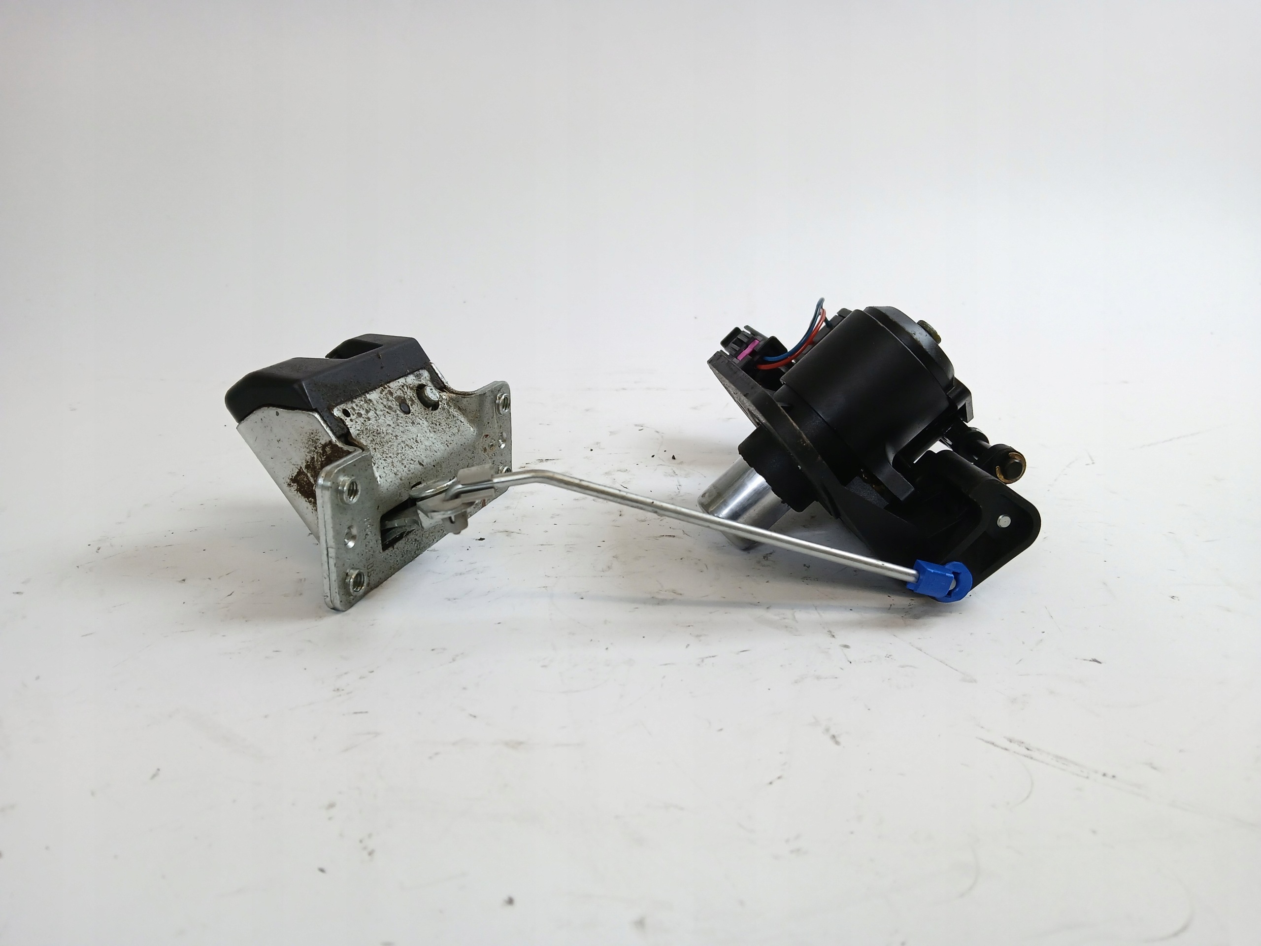 OPEL MERIVA A lock bonnet boot 09183495