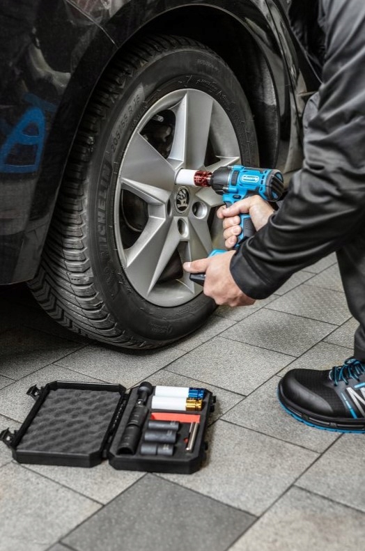 HOGERT ZESTAW NASADEK DO USZKODZONYCH ŚRUB I NAKRĘTEK Z FELG 1/2’’ 17-21mm Kod producenta HT4R108