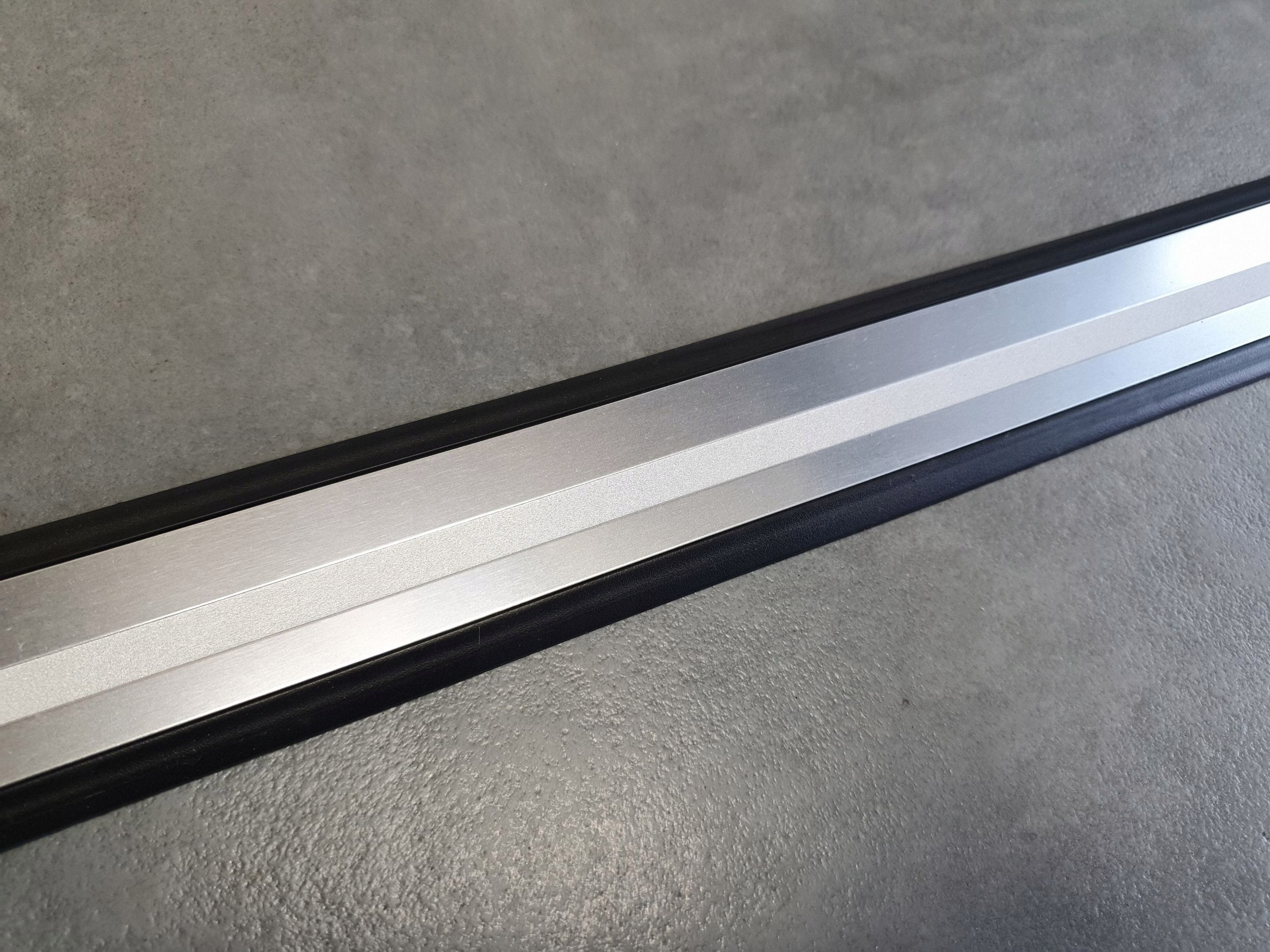 Audi A3 8Y cap threshold door przednich of left 8V4853491M