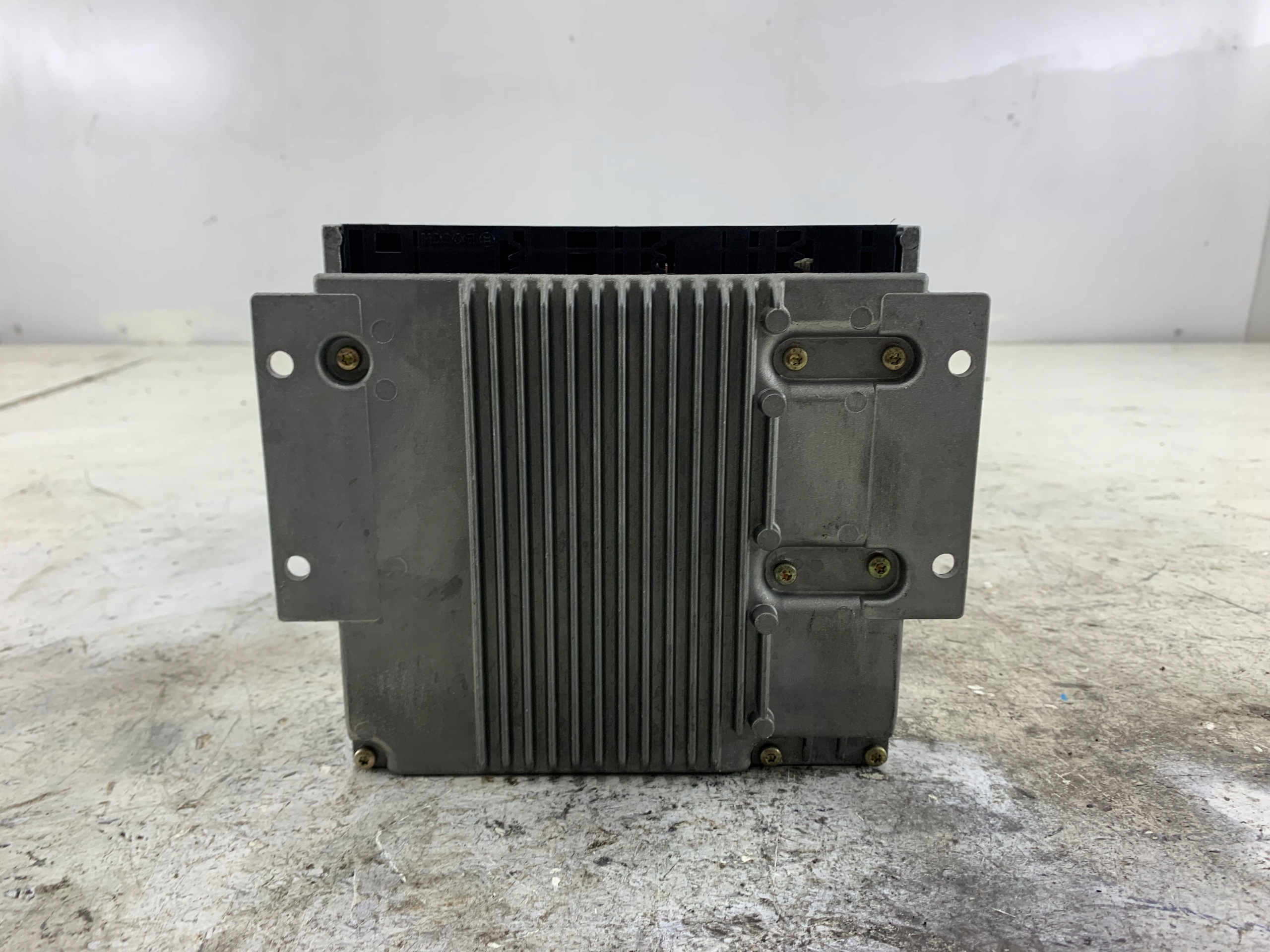 MERCEDES W210 2.0 control unit of the engine A0235458432