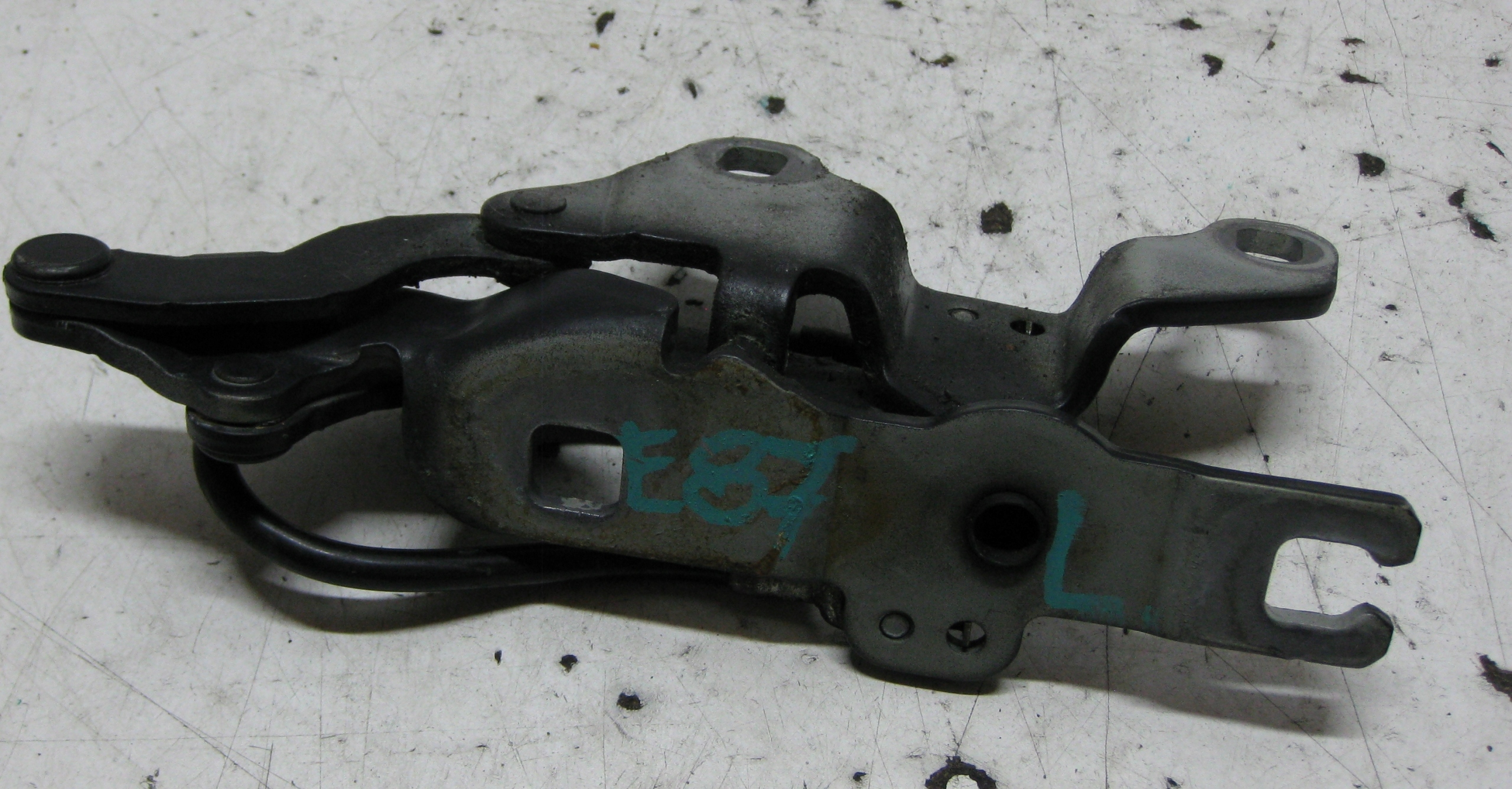 BMW E87 2.0 and 08R hinge bonnets right left KOMPLET 7060560 7060559