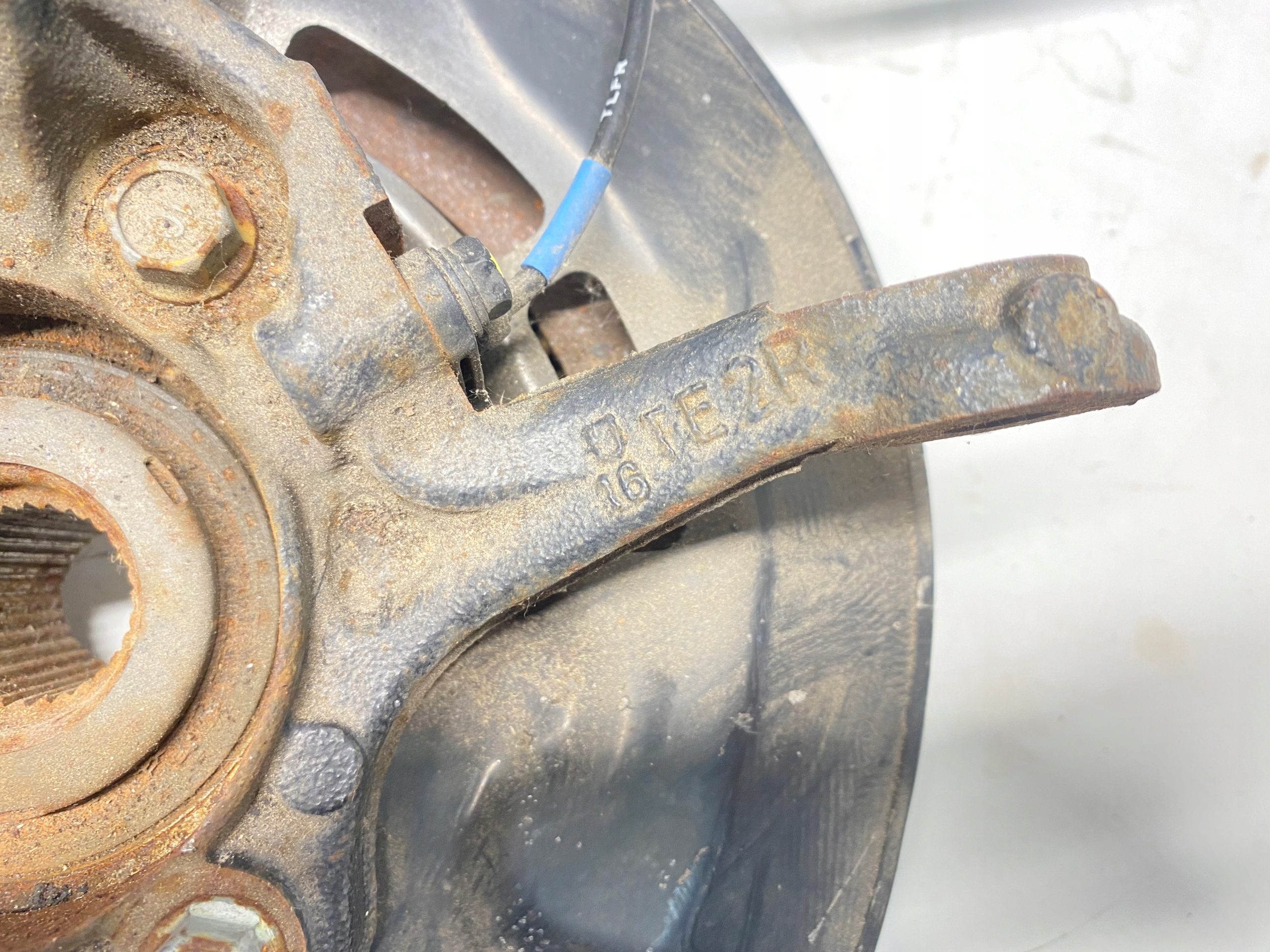 HYUNDAI TUCSON II 2WD swing right 15-21