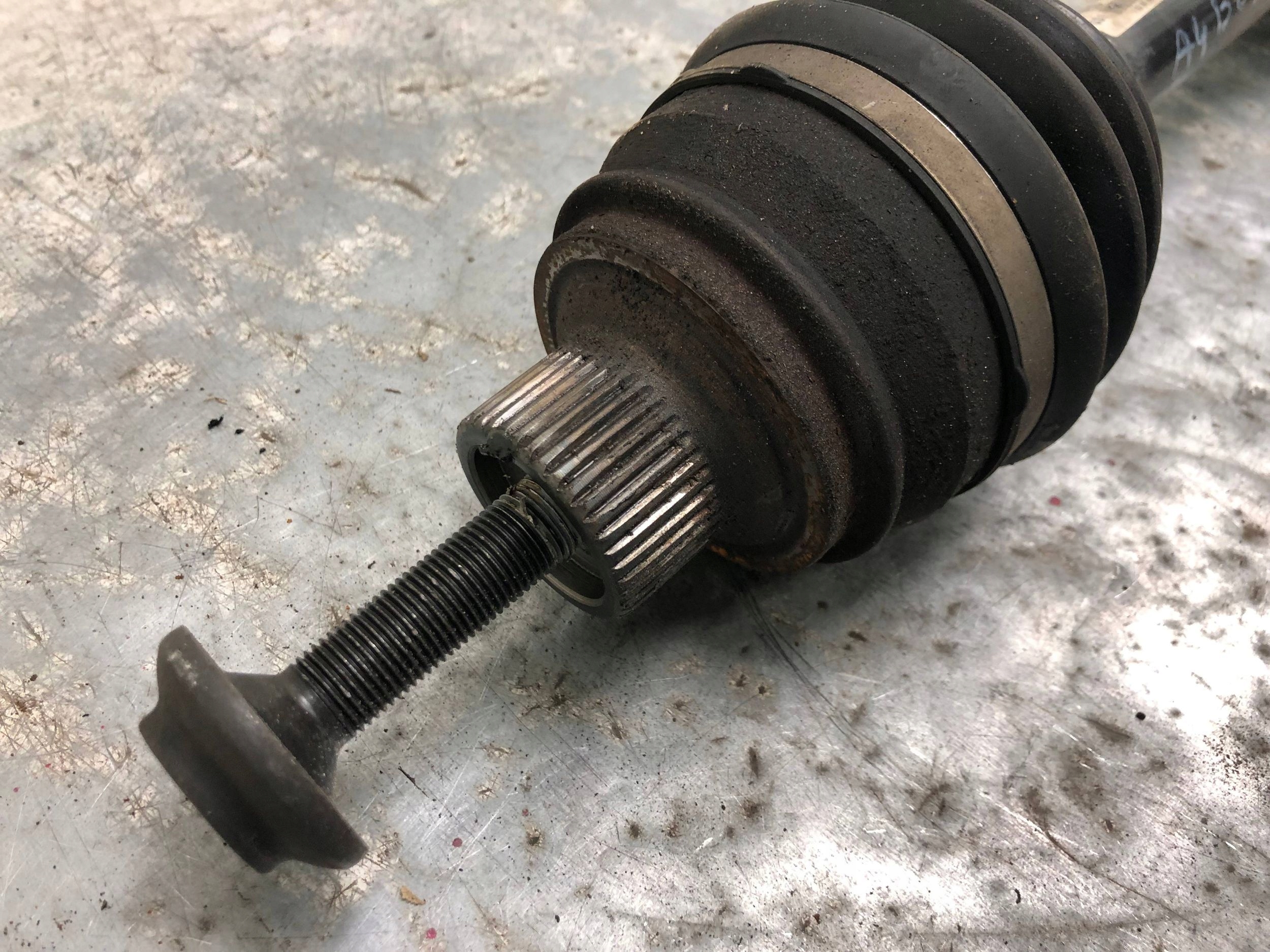 semi-axis front left/right AUDI A4 B8 LIFT sedan 8K0407271AJ
