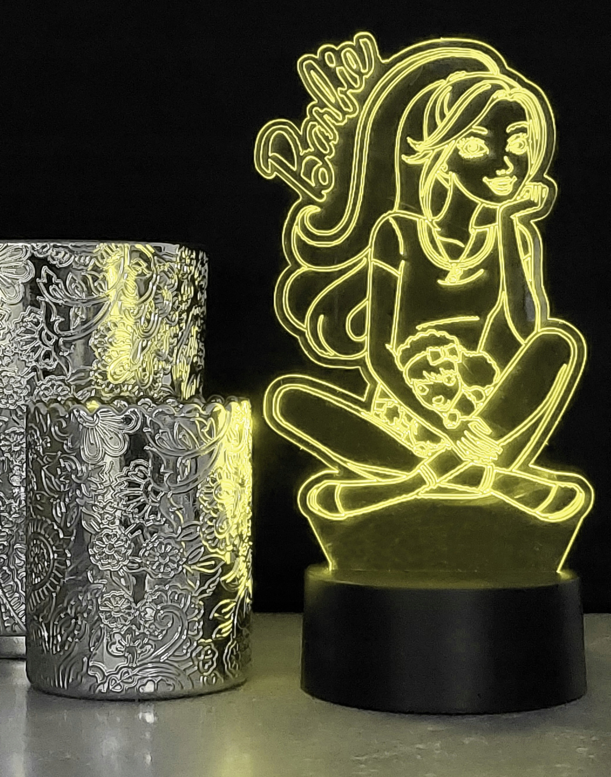 LAMPKA NOCNA BARBIE 3D LED RGB PILOT NA PREZENT EAN (GTIN) 5905600901823