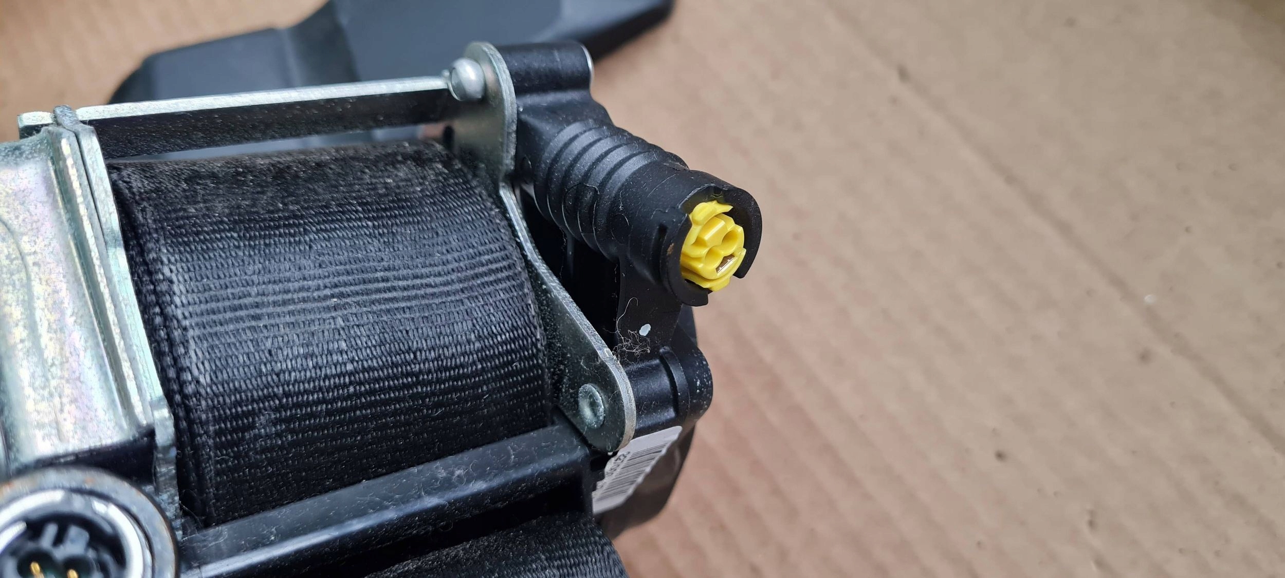 A4 B9 8W tension belt safety left front 8W0857705 V04 A5 8W