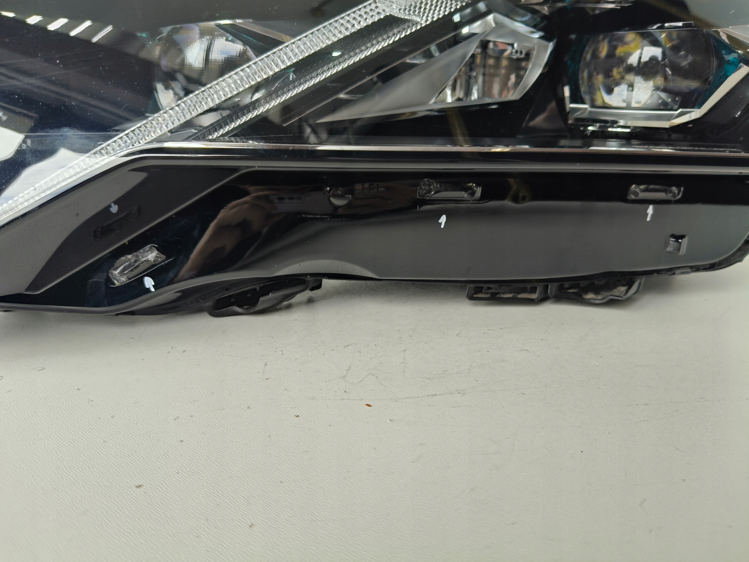 light left REFLEKTOR SKODA OCTAVIA IV 4 5E3 23- LIFT FULL LED
