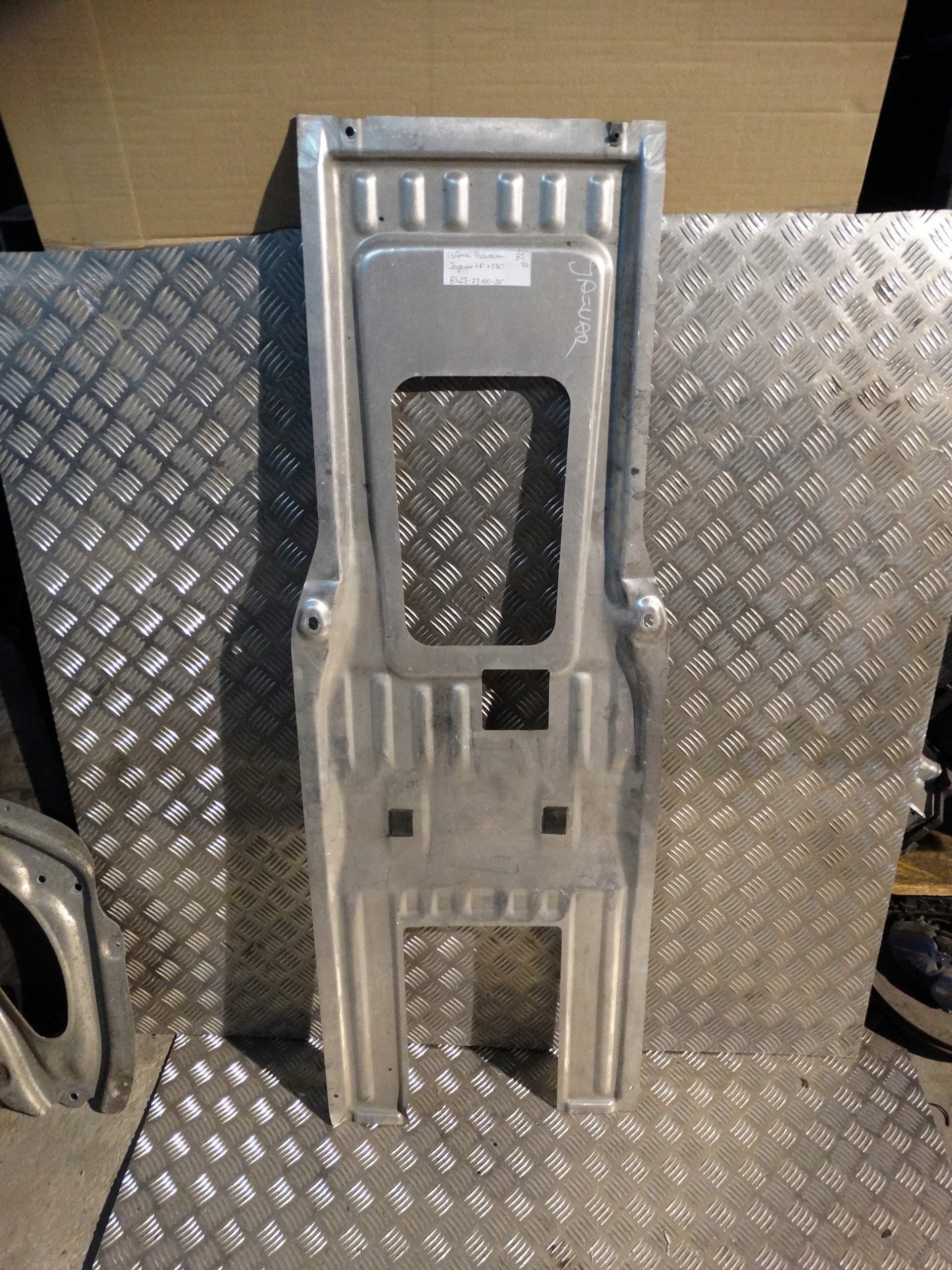 perfect condition cover chassis JAGUAR XF X250 1
