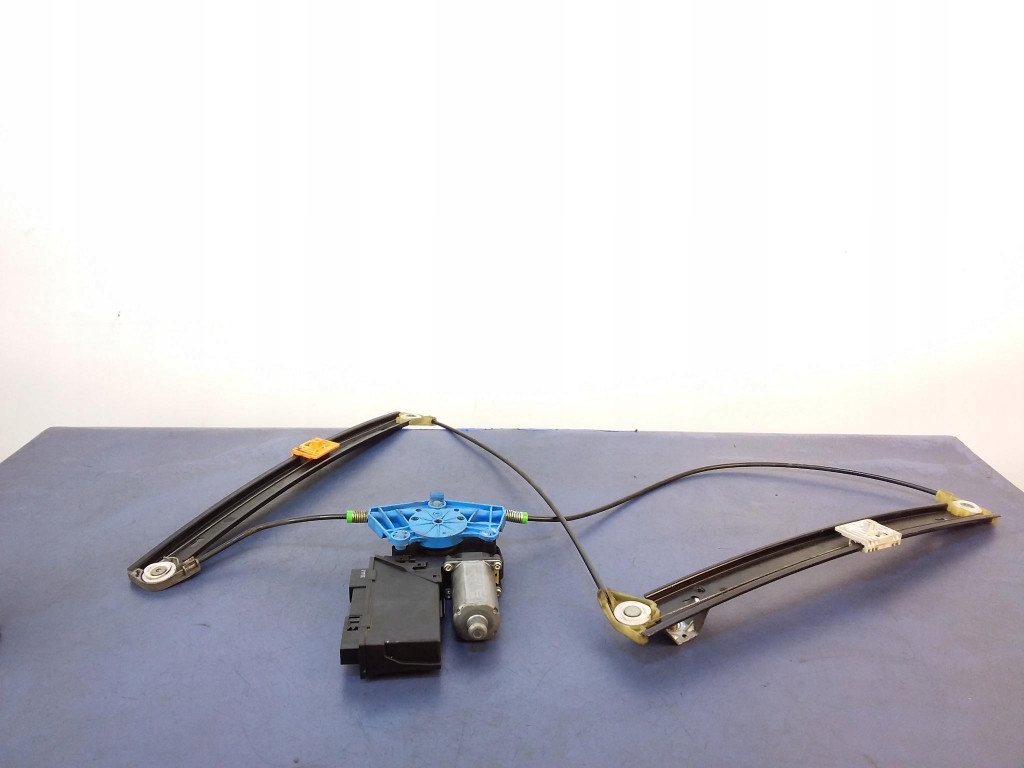 AUDI A4 B7 PODNOŚNIK SZYBY PRZÓD LEWY 8E2959801