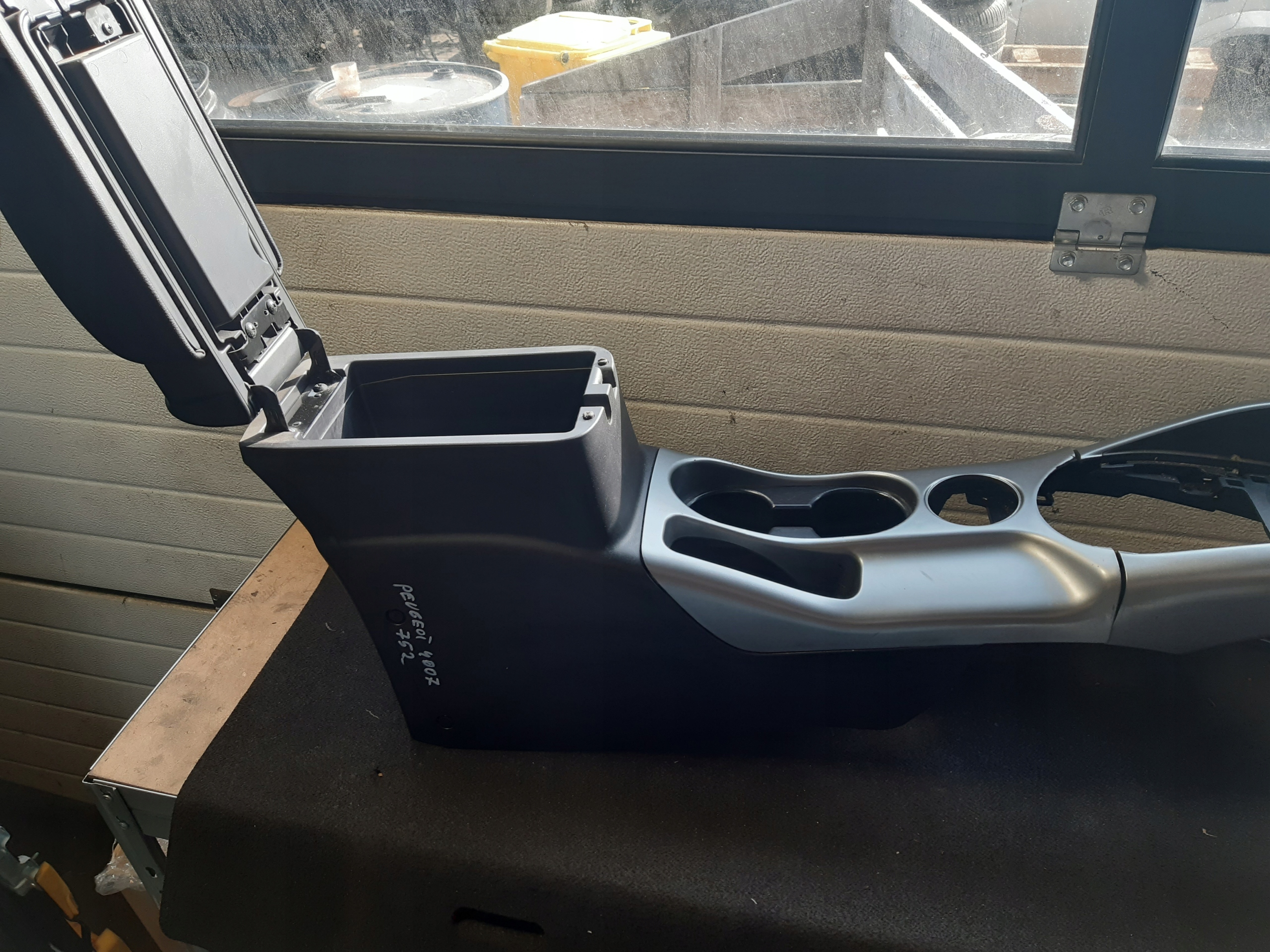 TUNEL ŚRODKOWY PODŁOKIETNIK EU PEUGEOT 4007 Producent części Peugeot OE