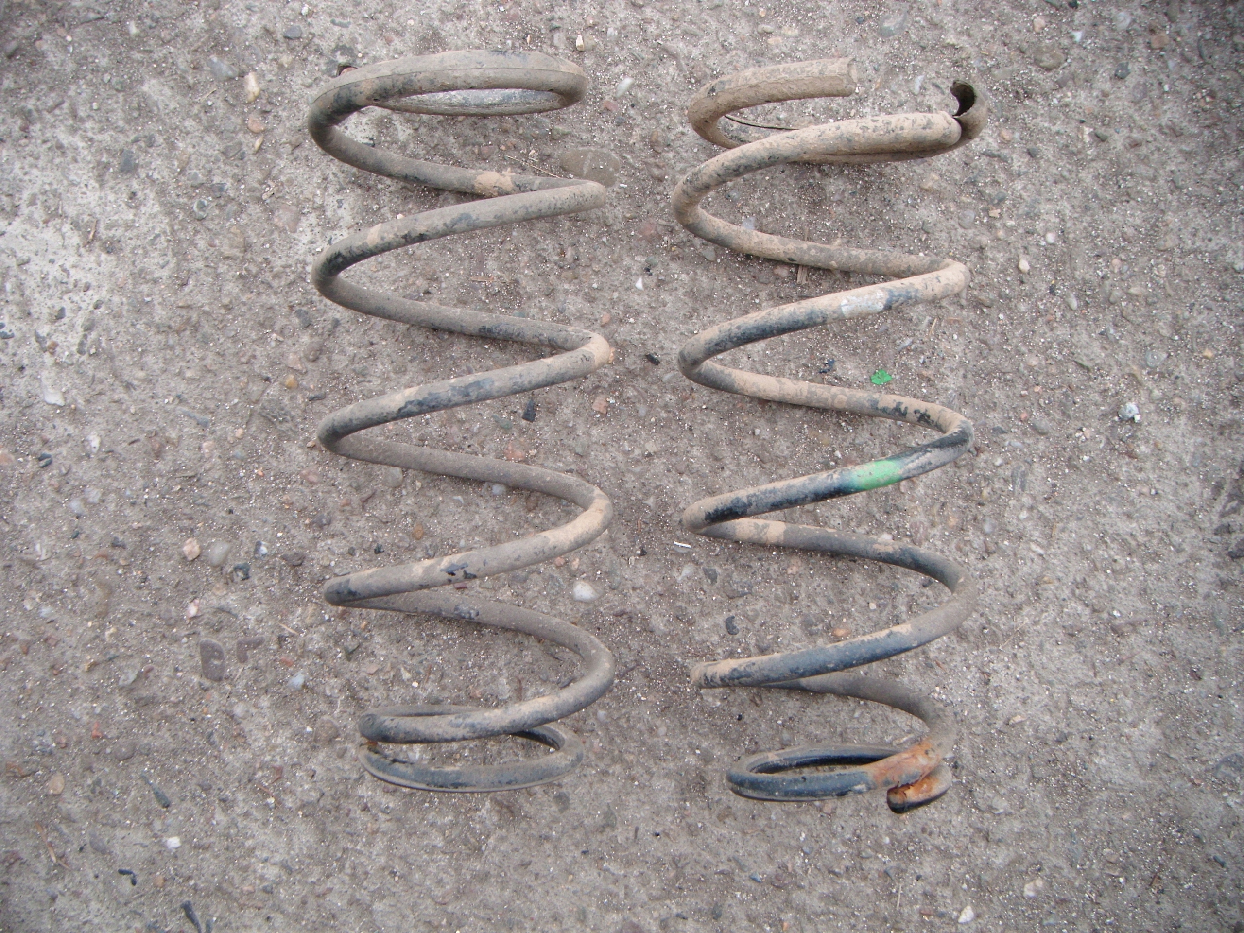 SUZUKI ALTO PIXO 09-14 1.0B SPRĘŻYNY TYŁ KOMPLET