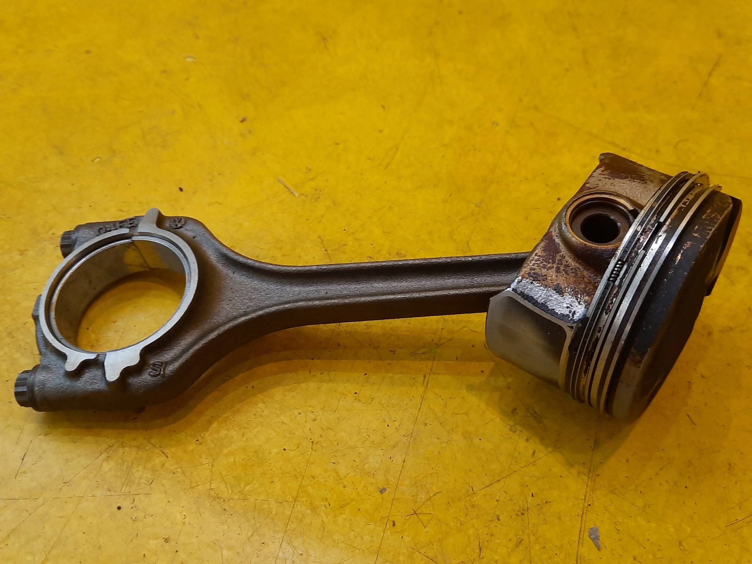 Skoda Octavia III 1.2 TSI поршень шатун