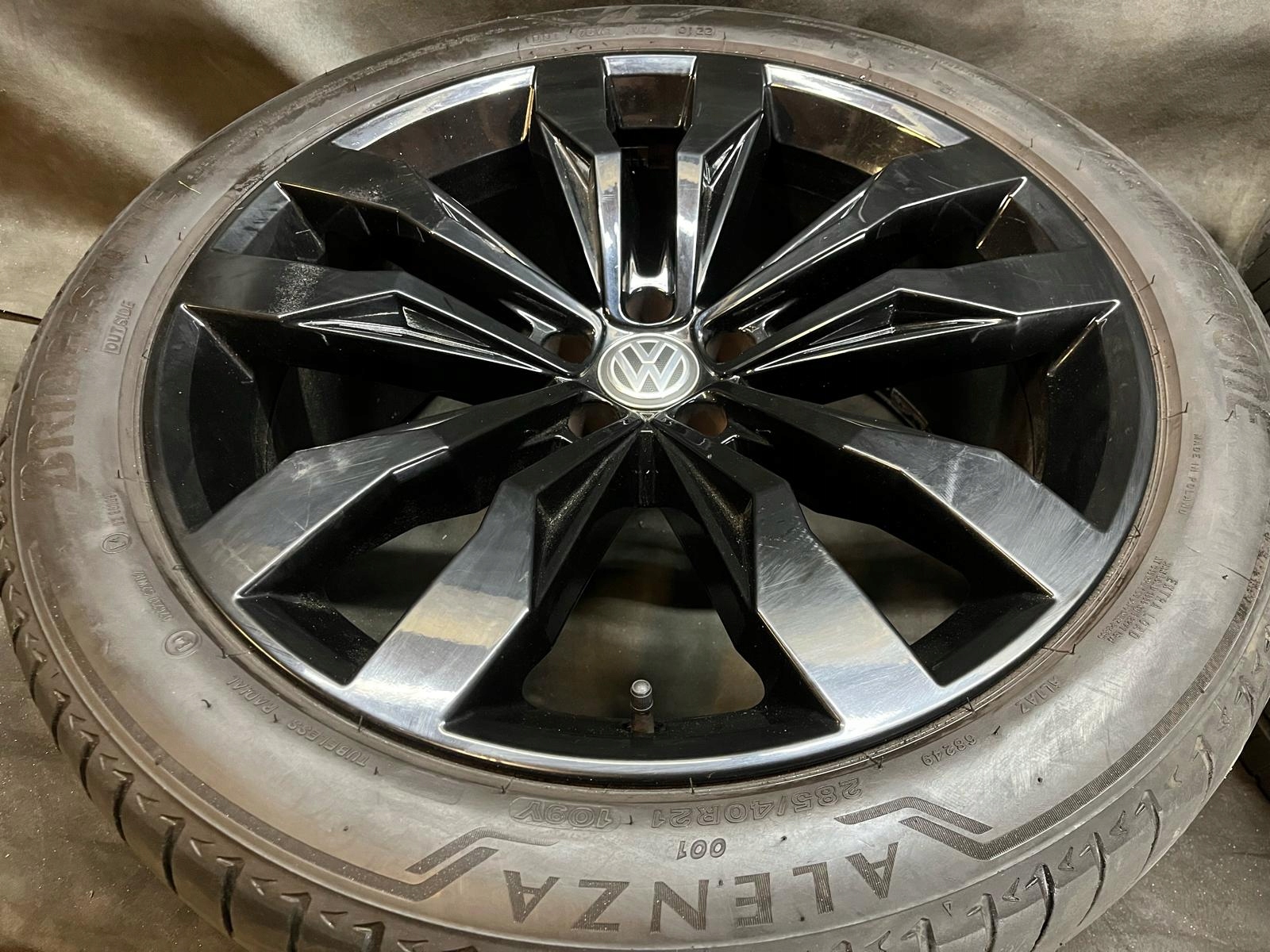 ORYGINALNE KOŁA ALUFELGI VW VOLKSWAGEN TOUAREG III 21” NOWY MODEL SUPERSTAN Rodzaj felg Aluminiowe