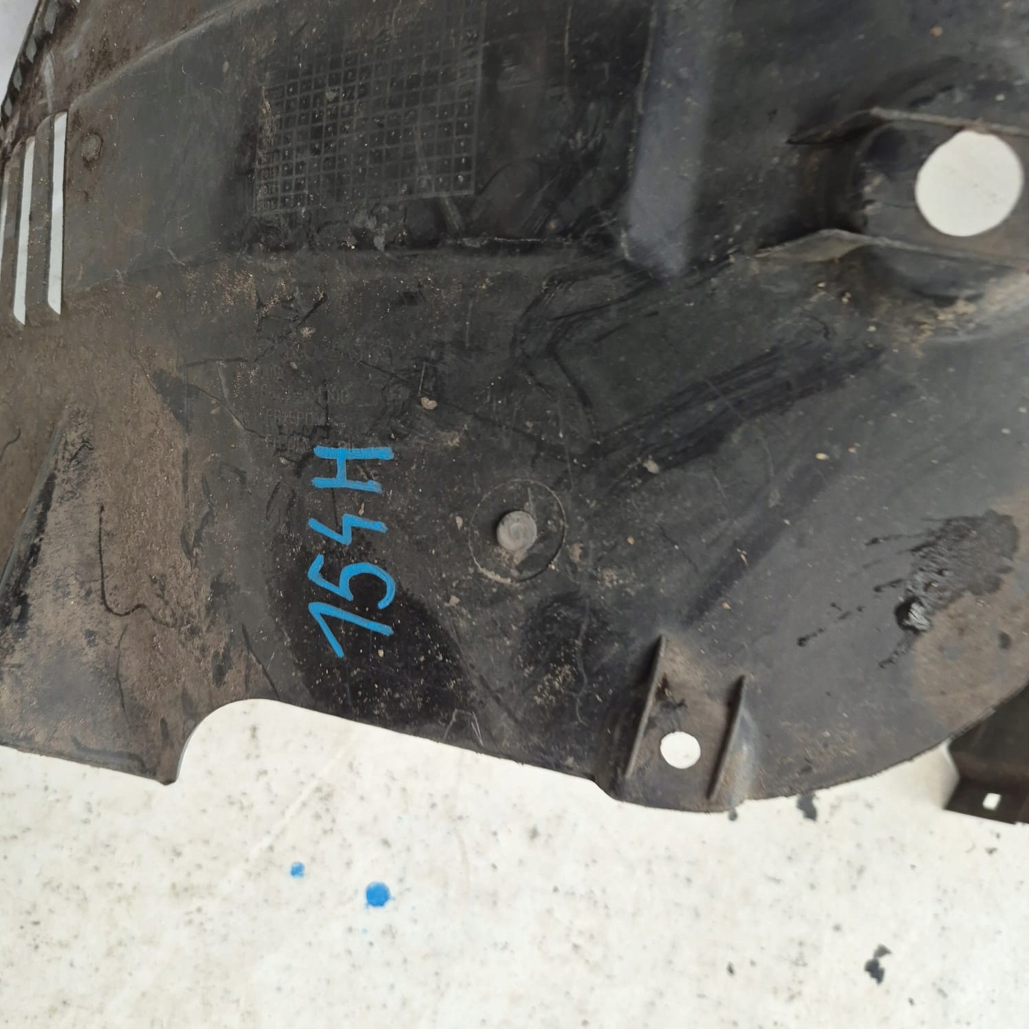 HYUNDAI H-1 H1 II 07- mudguard front front right