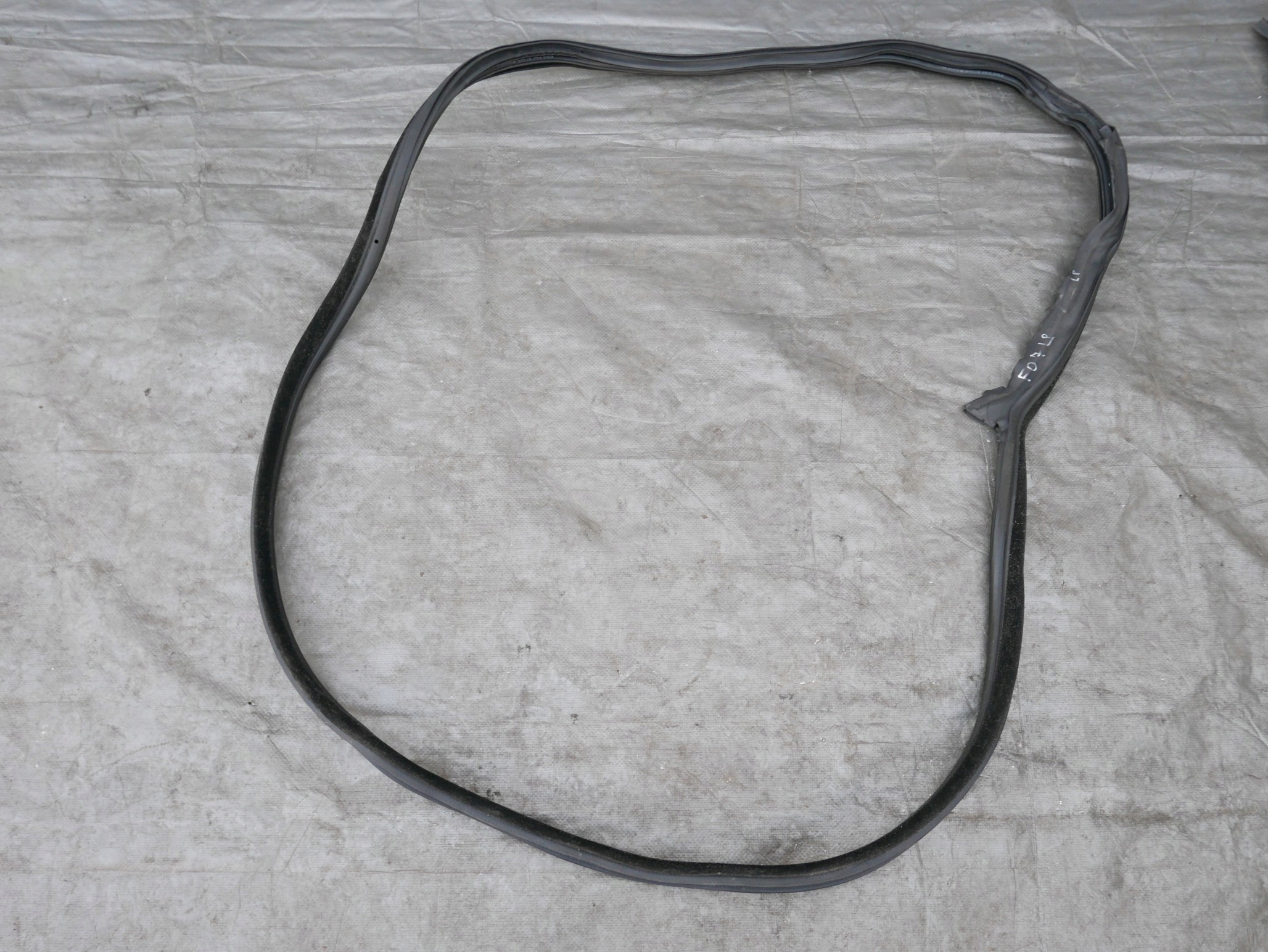 BMW F07 USZCZELKA DRZWI LEWY PRZÓD