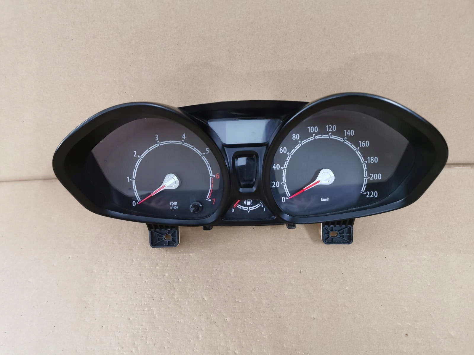 FORD Fiesta MK7 2008-12r. . - спидометр часы