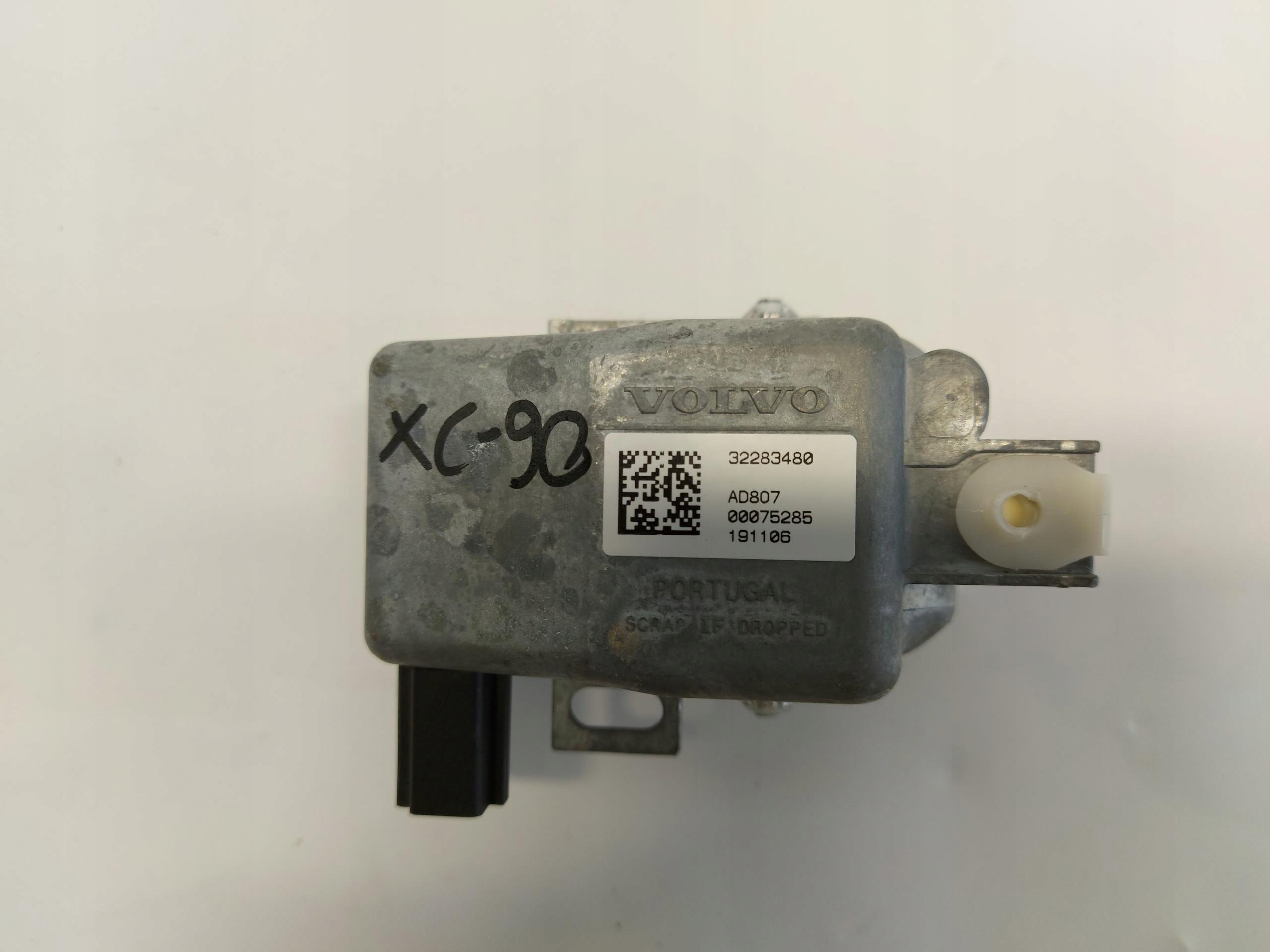 Volvo XC90 II blocking rygiel steering wheel steering wheel 32283480