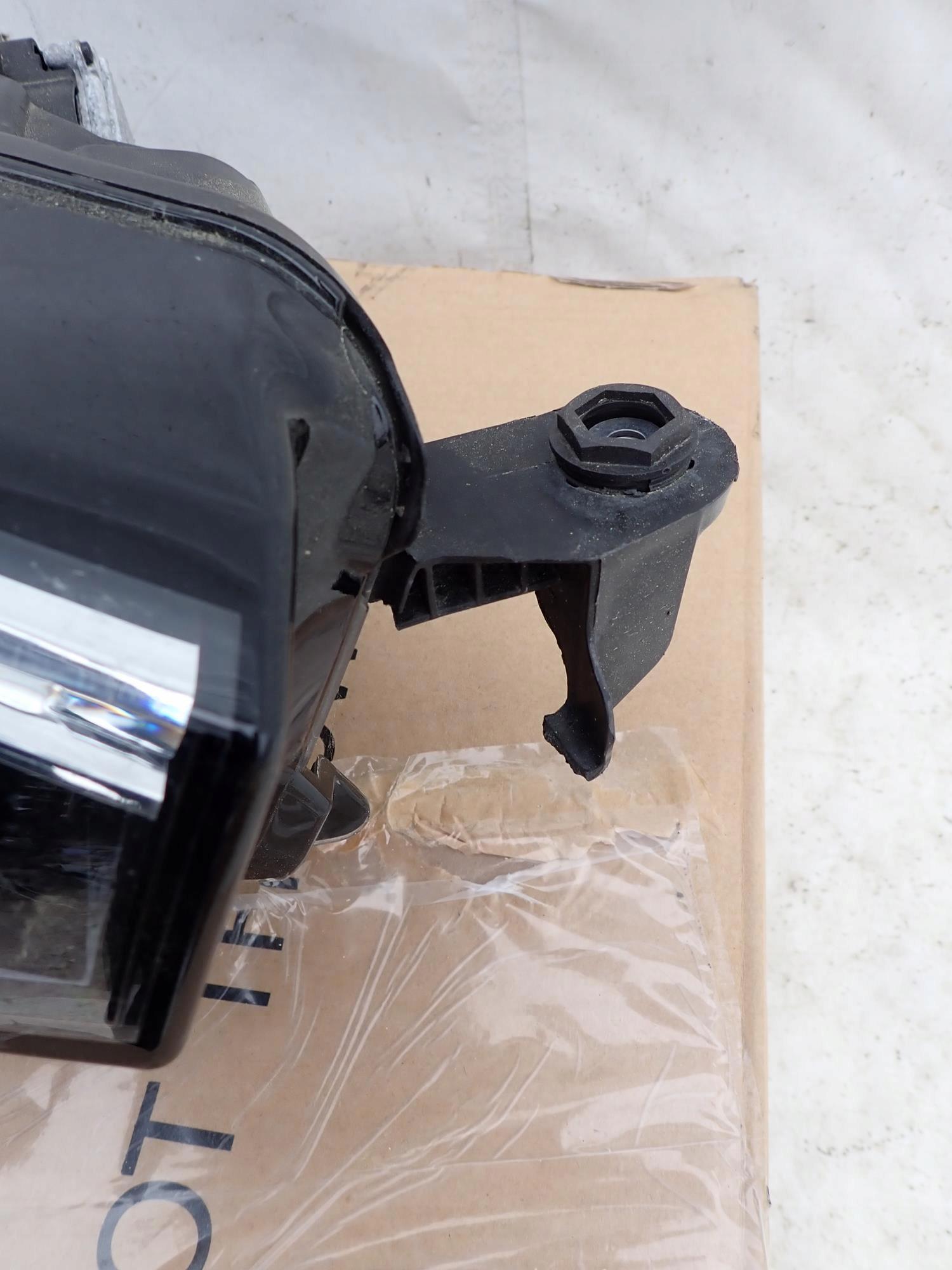 SKODA SCALA 19-> light front front right