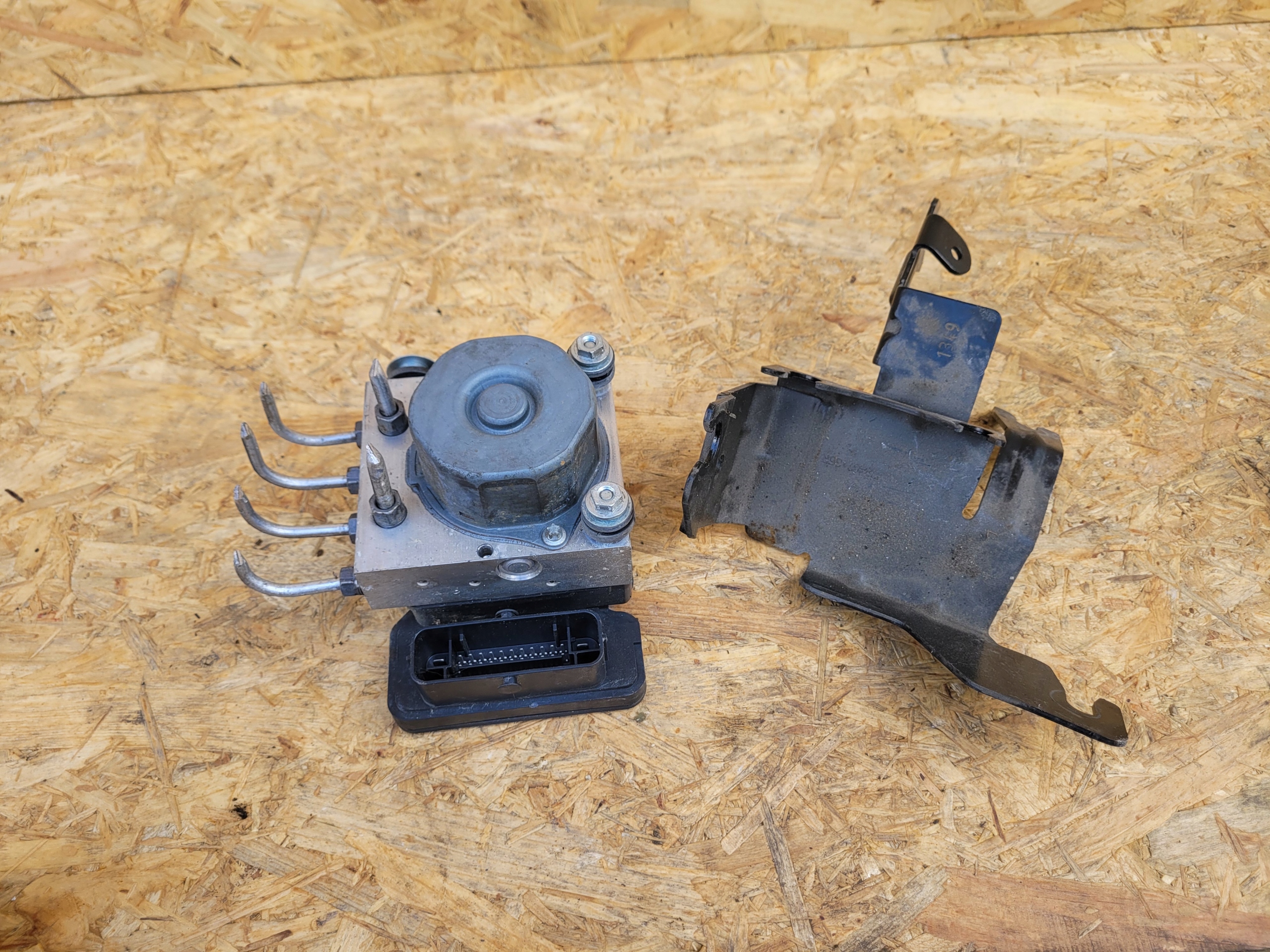 pump ABS RENAULT 476605492R