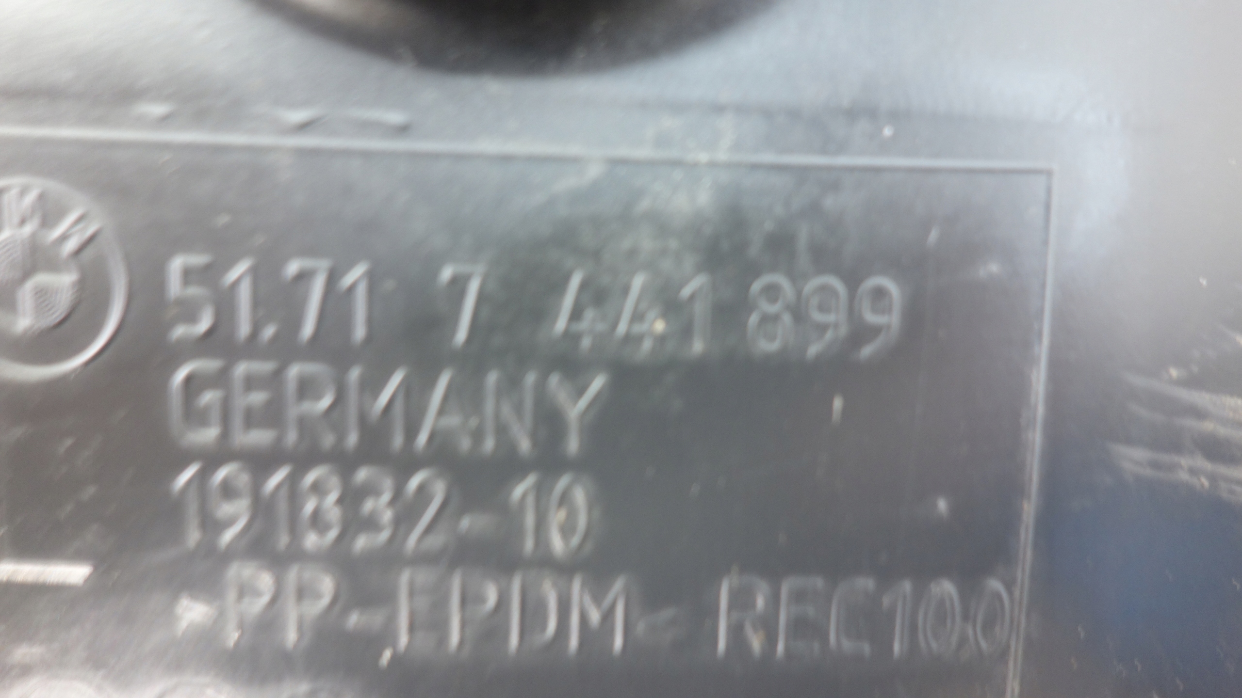 BMW Z4 G29 2018- mudguard front left front 7441899