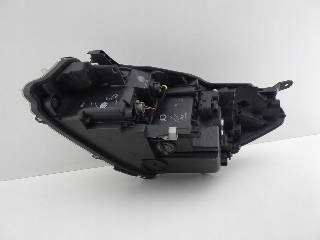 TOYOTA YARIS III 3 LIFT 17- without LED light right