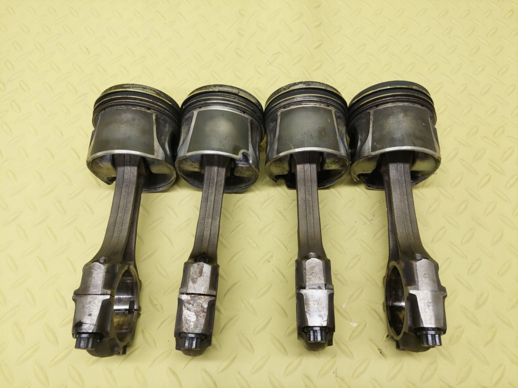 TOYOTA COROLLA E12 2.0 D4D piston