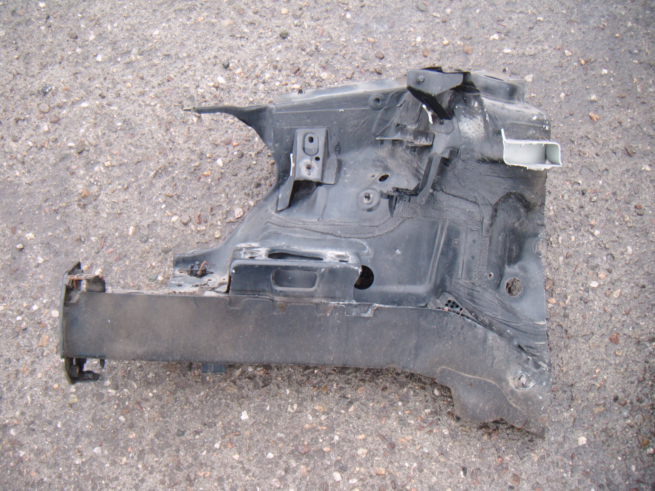 VW GOLF V 5 (KOMBI) 03-09 PODŁUŻNICA RAMA FARTUCH ĆWIARTKA - PRAWA PRZEDNIA