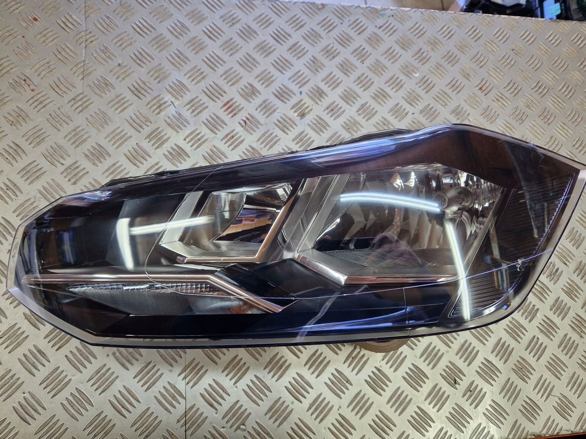light left front VW POLO VI 2017R-> VALEO