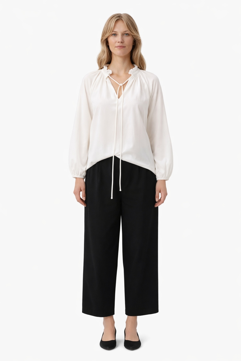 Bílá Halenka S Volánkem A Zavazováním U Výstřihu 1I4A