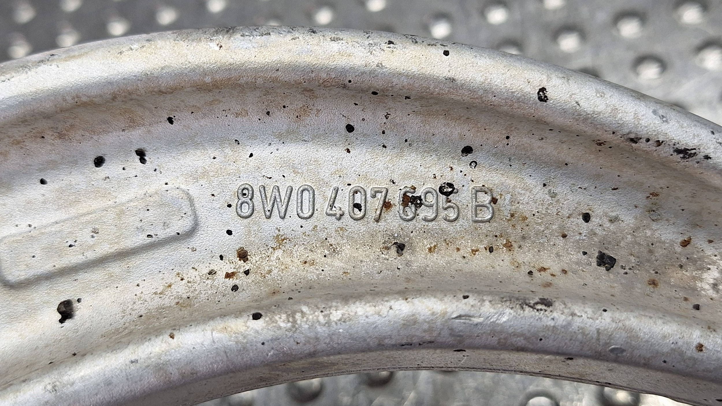 arm left front BANAN 8W0407695B AUDI A4 B9 A5 8W