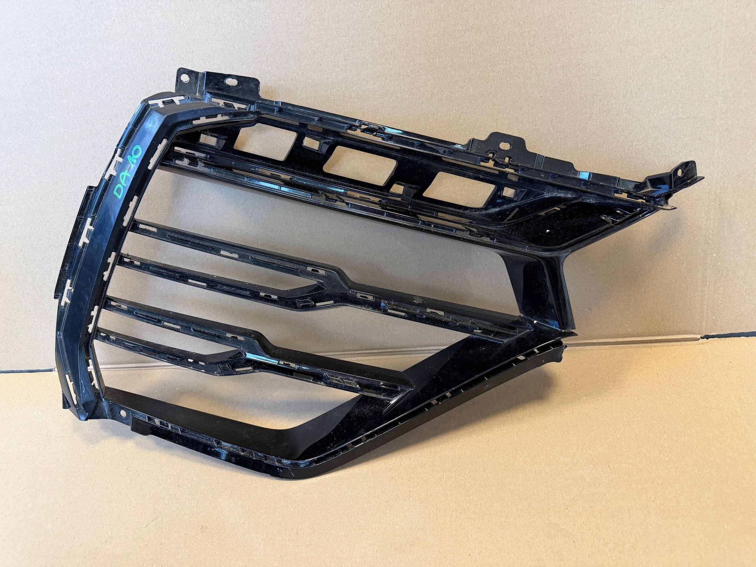 LAMBORGHINI URUS 4ML droit grille W pare choc avant 4ML807682