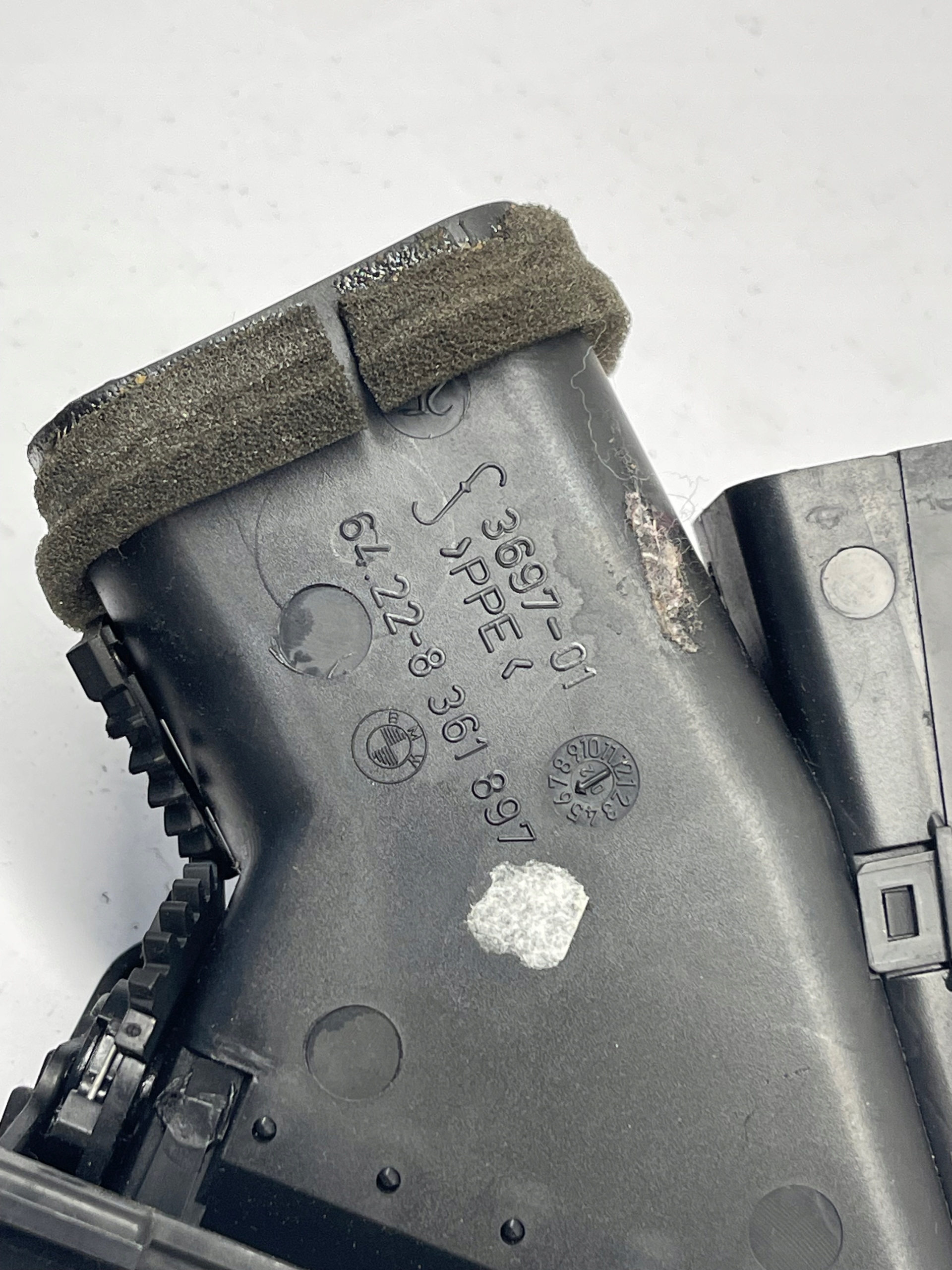 BMW E46 grid left air conditioning devices 8361897