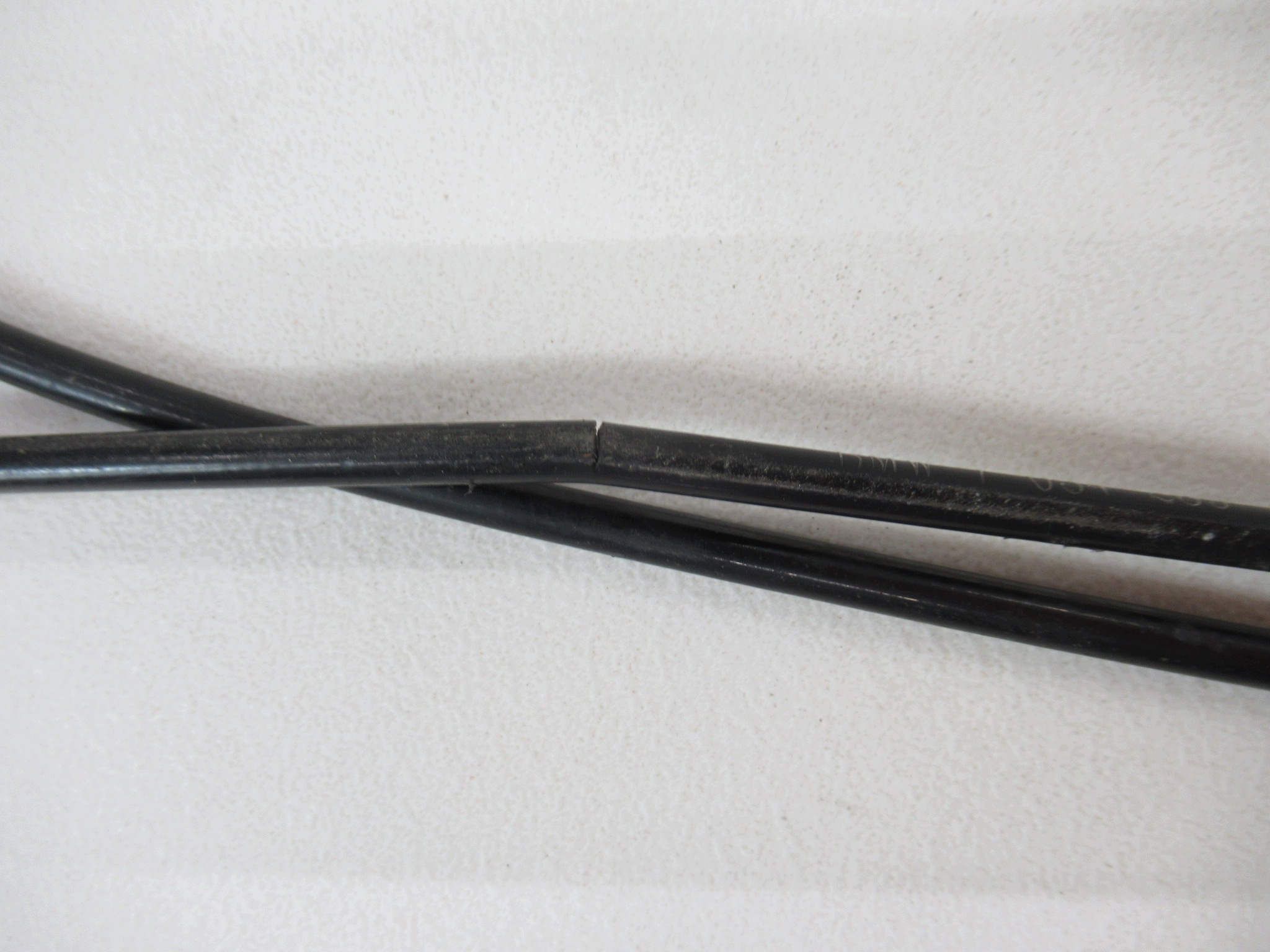 Câble de la Serrure pour l’ouverture du capot BMW e60 e61 Berline KOMBI