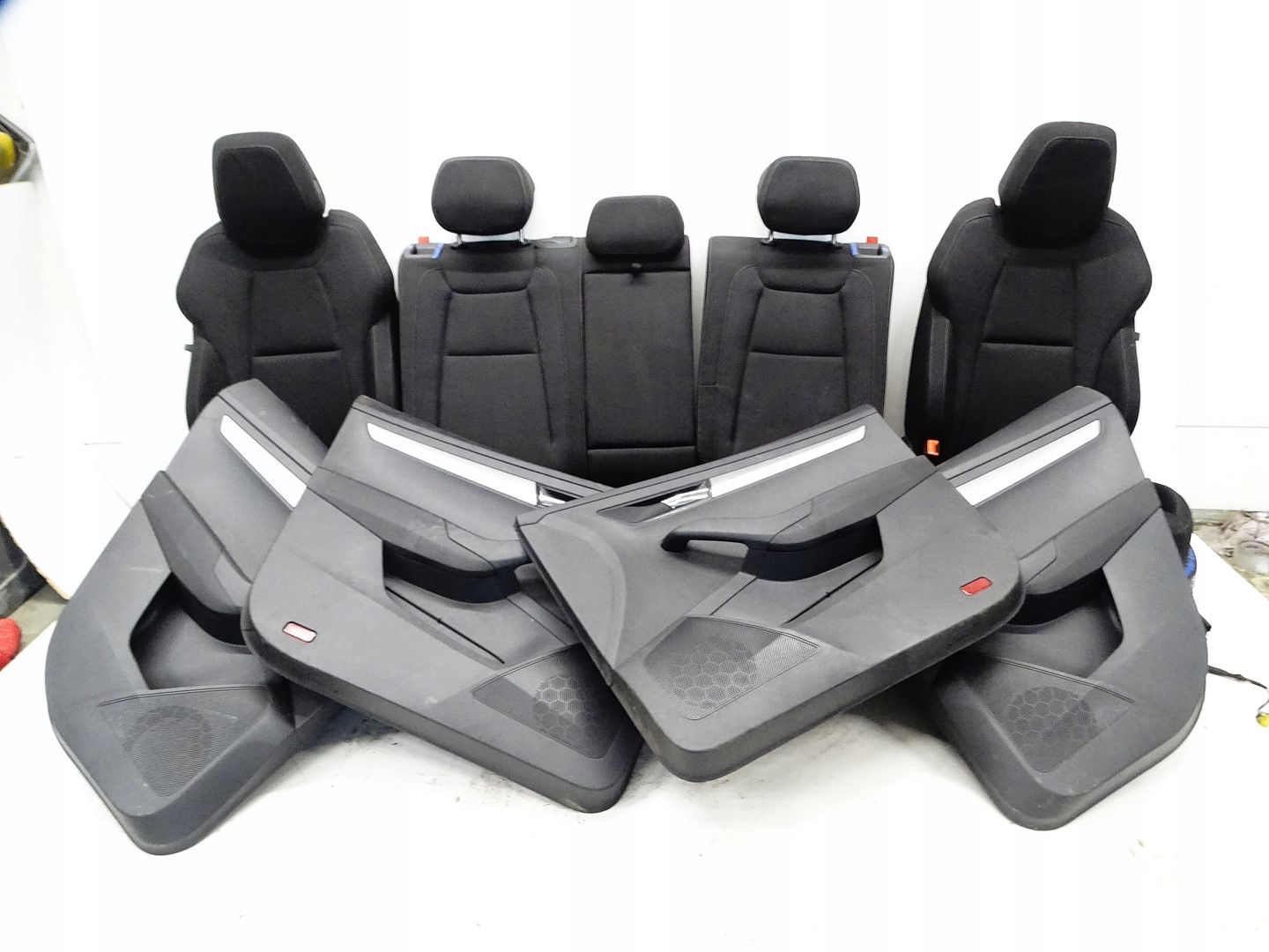 seats front rear part front rear. seat KOMPLET SKODA KAROQ MATERIALOWE