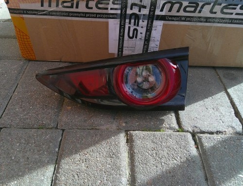 MAZDA 3 IV BP PRAWA TYLNA LAMPA KLAPA ORYGINAŁ