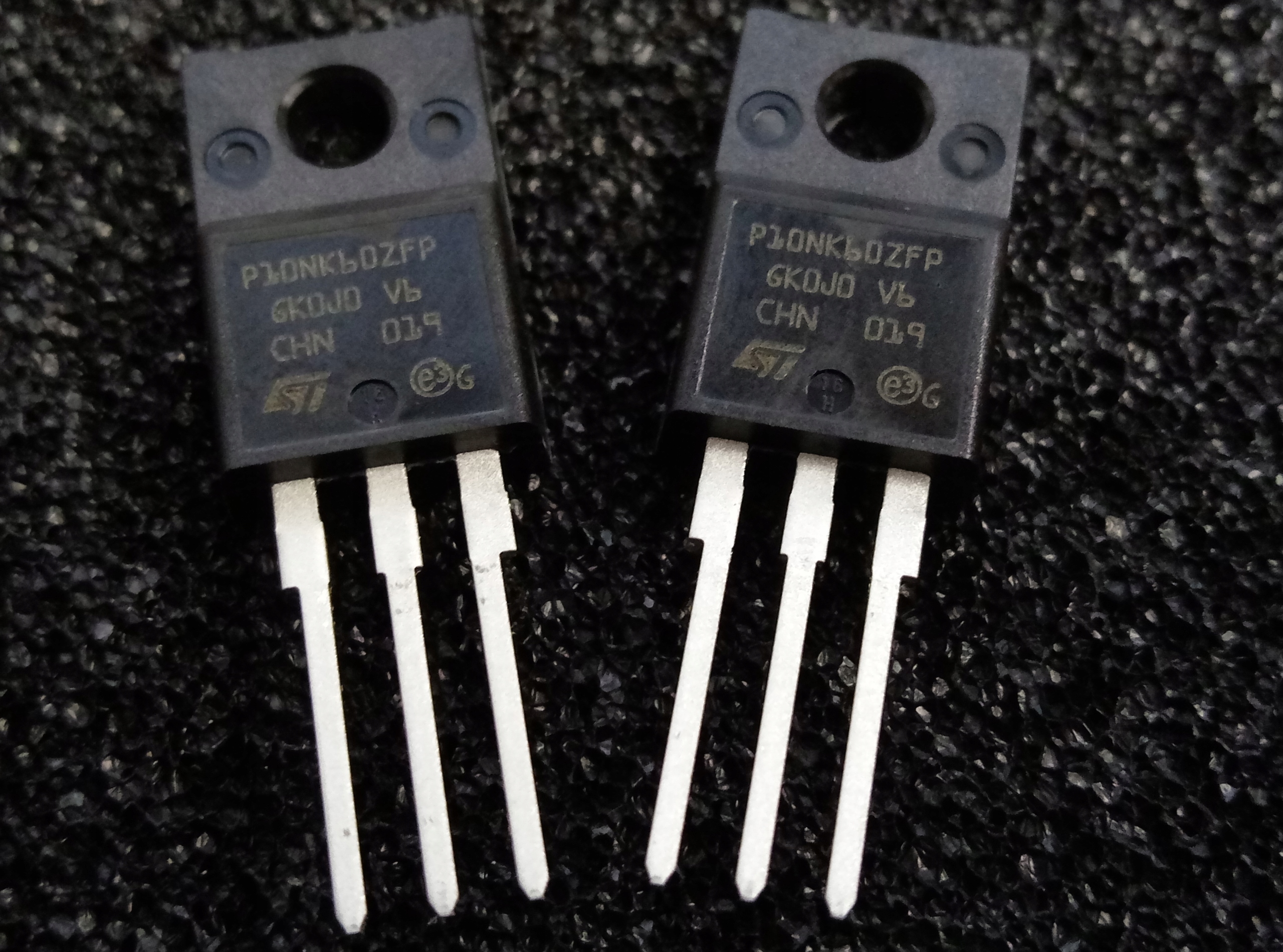 [1szt] Tranzystor N-MOSFET STP10NK60ZFP oznaczenie P10NK60ZFP
