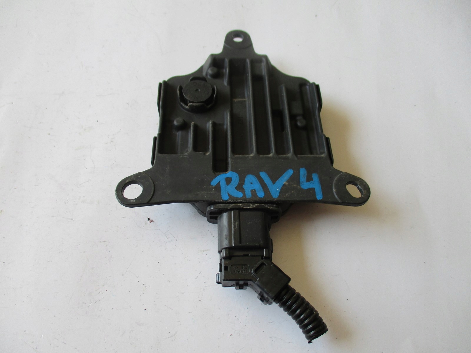 Moduł radar sensor pola Toyota RAV4 8816242091 8816242091 za 380 zł z