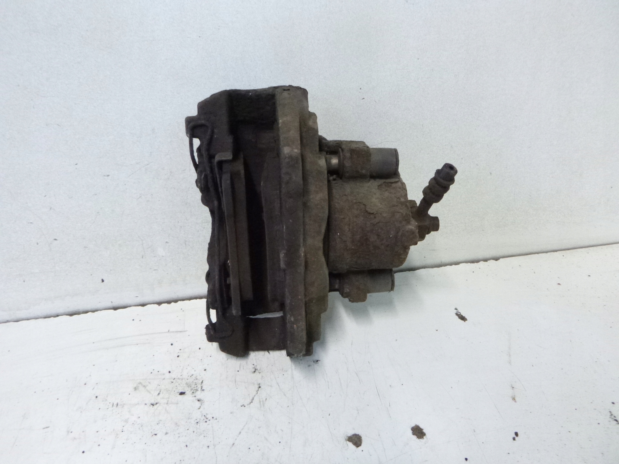 caliper brake front Opel Combo C 1.3CDTi 02r.