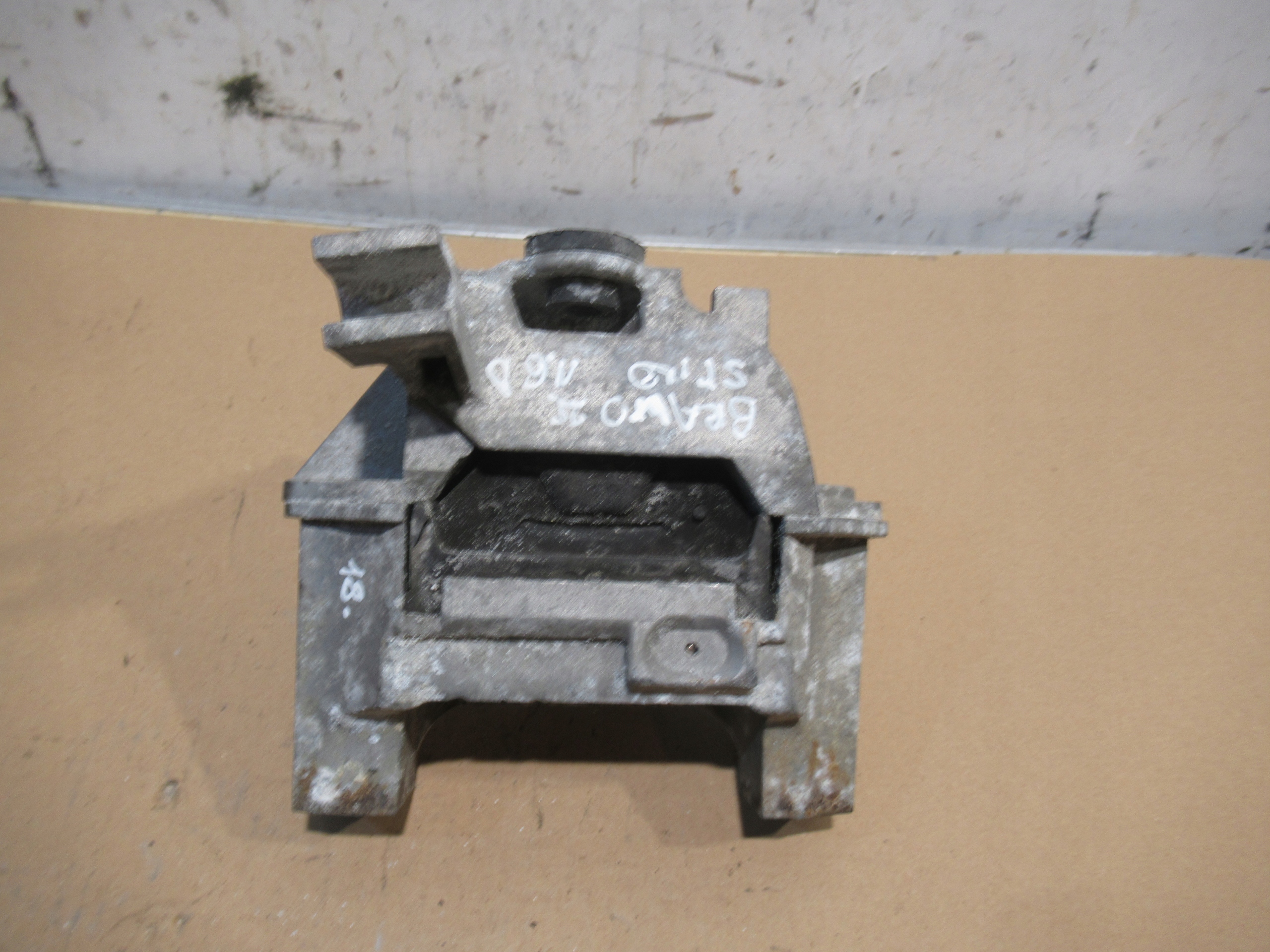 Подушка двигуна Fiat Bravo II 1.6 Mjet