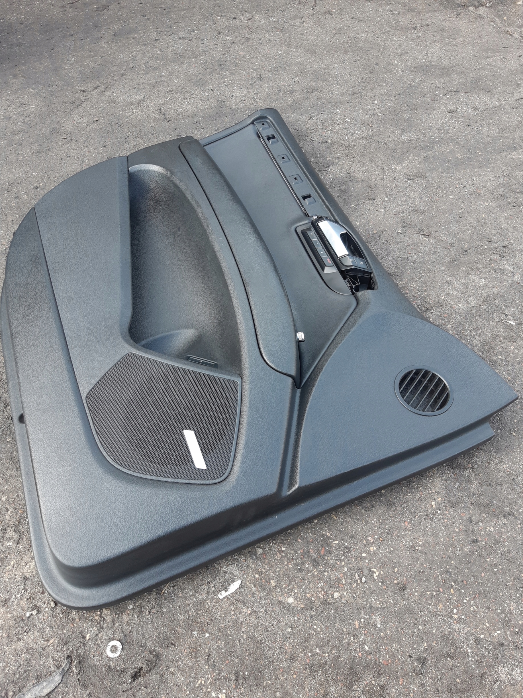 AUDI Q7 4L LIFT side door upholstery left front BOSE 4L1867105A