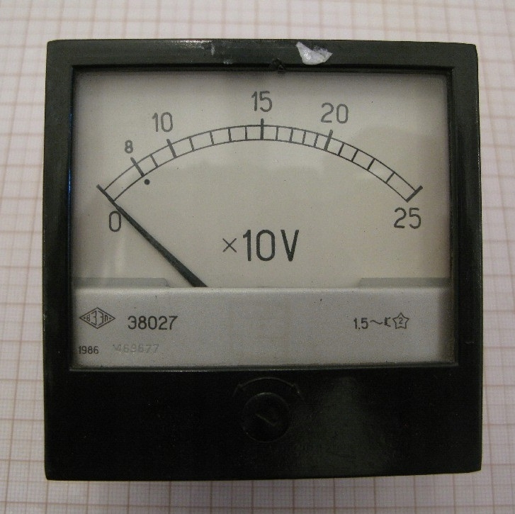 Woltomierz E8027 0-25 x10V DC