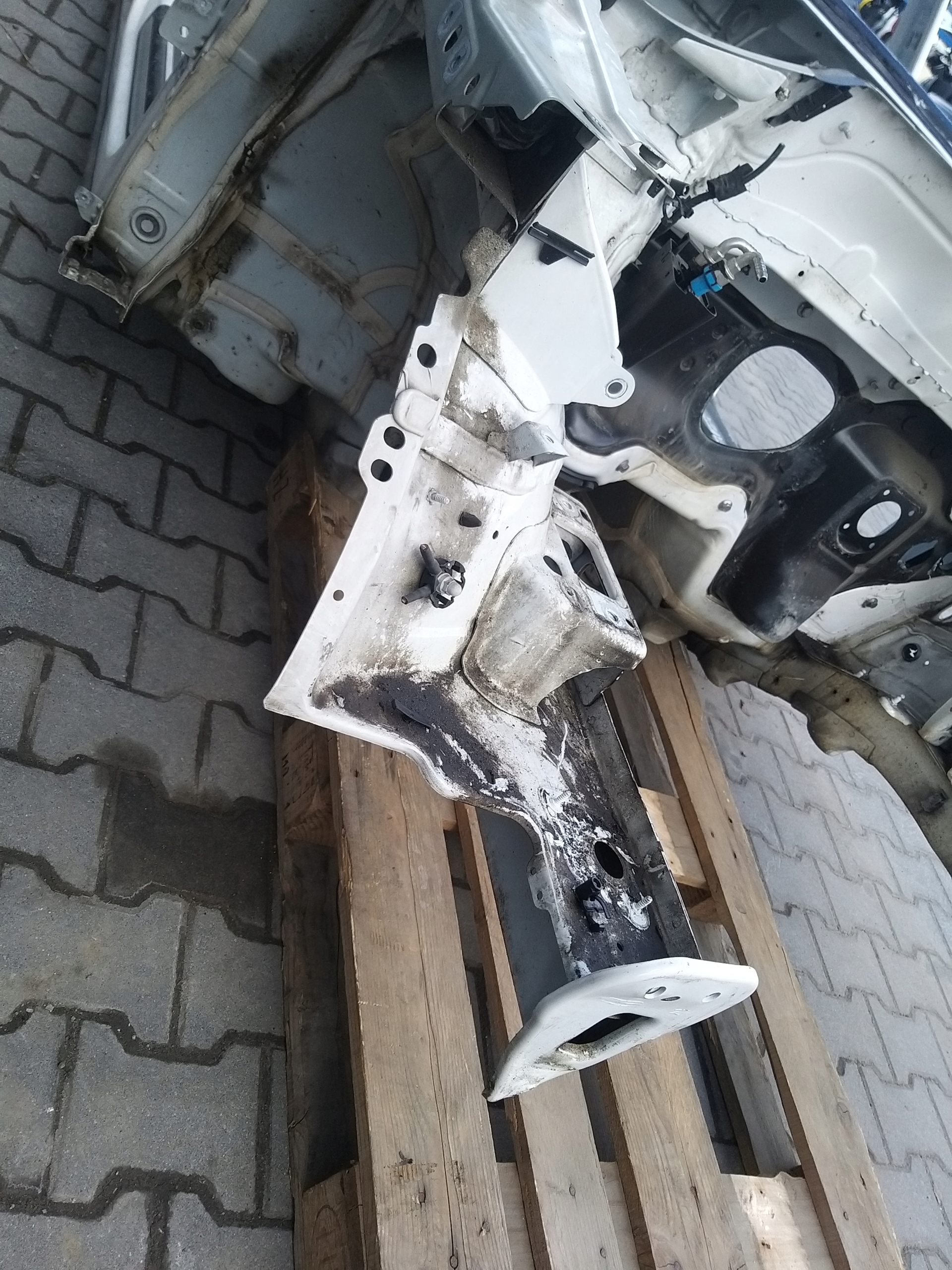 AUDI Q3 8U 11r-18r quarter right front pillar A LB9A