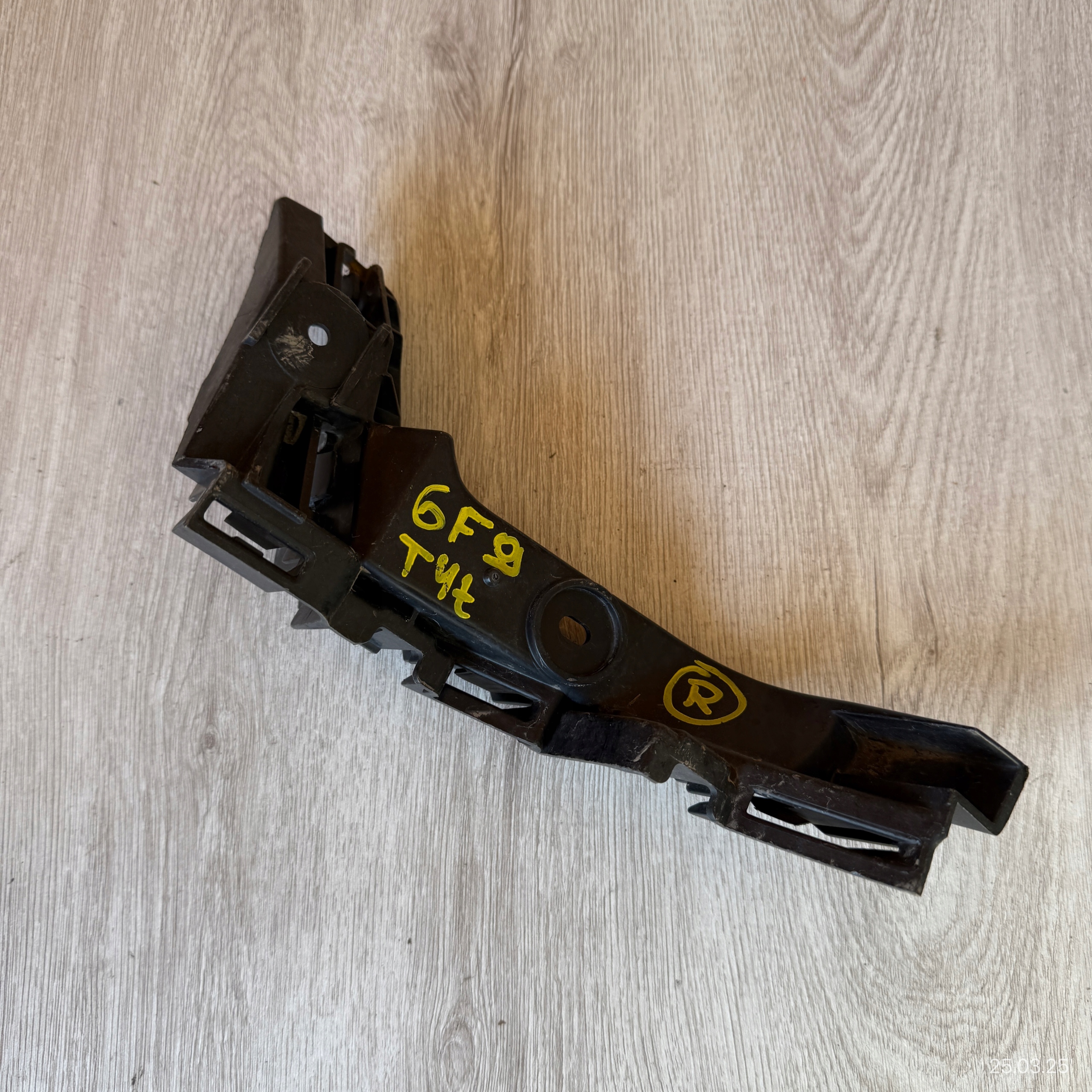 bumper bracket rear right SEAT ARONA 6F9807378D