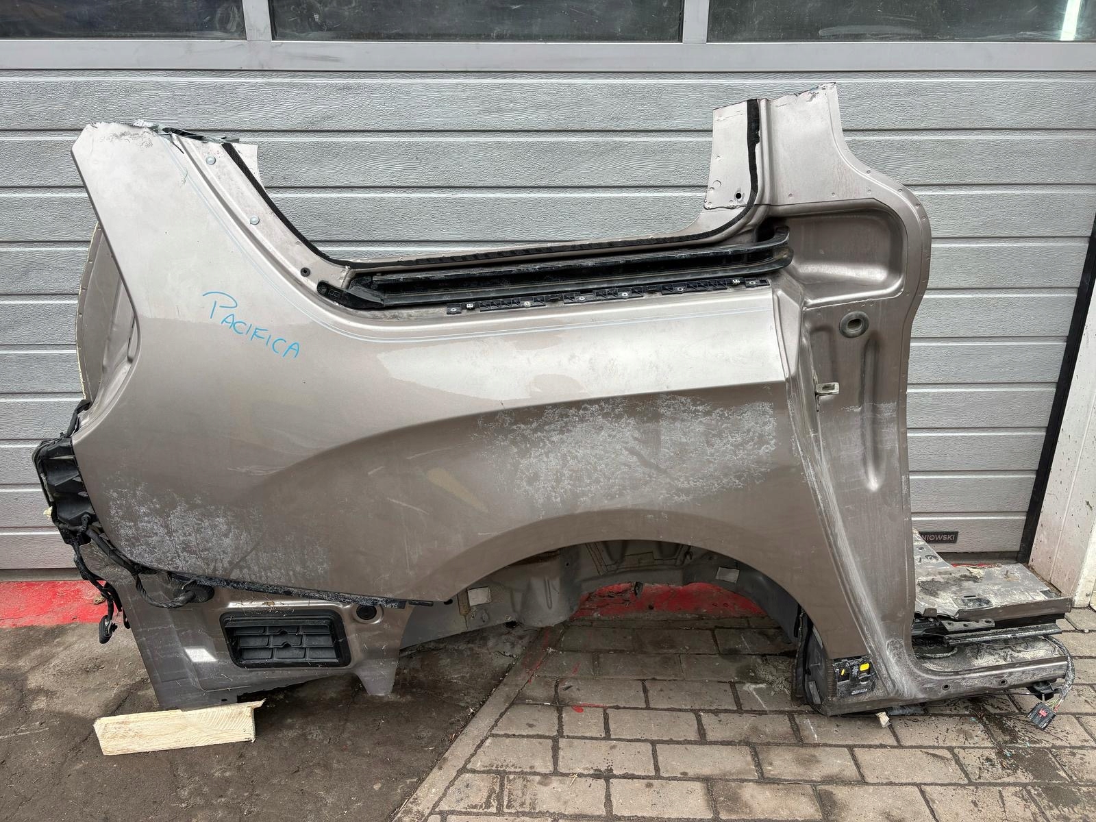CHRYSLER PACIFICA II четверть правая зад крыло состояние 16-