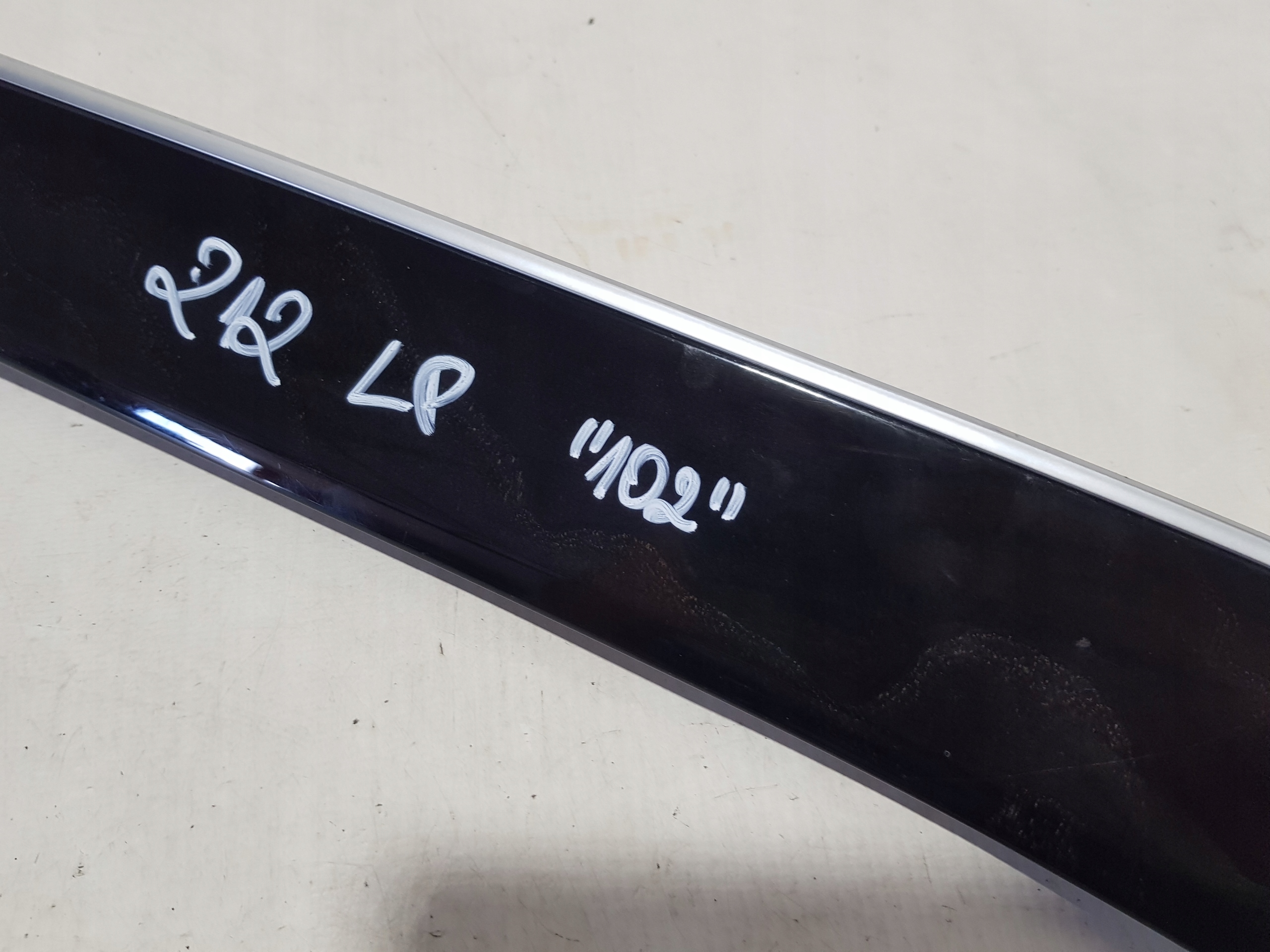 MERCEDES W212 DEKOR moulding door 2127200622 left front