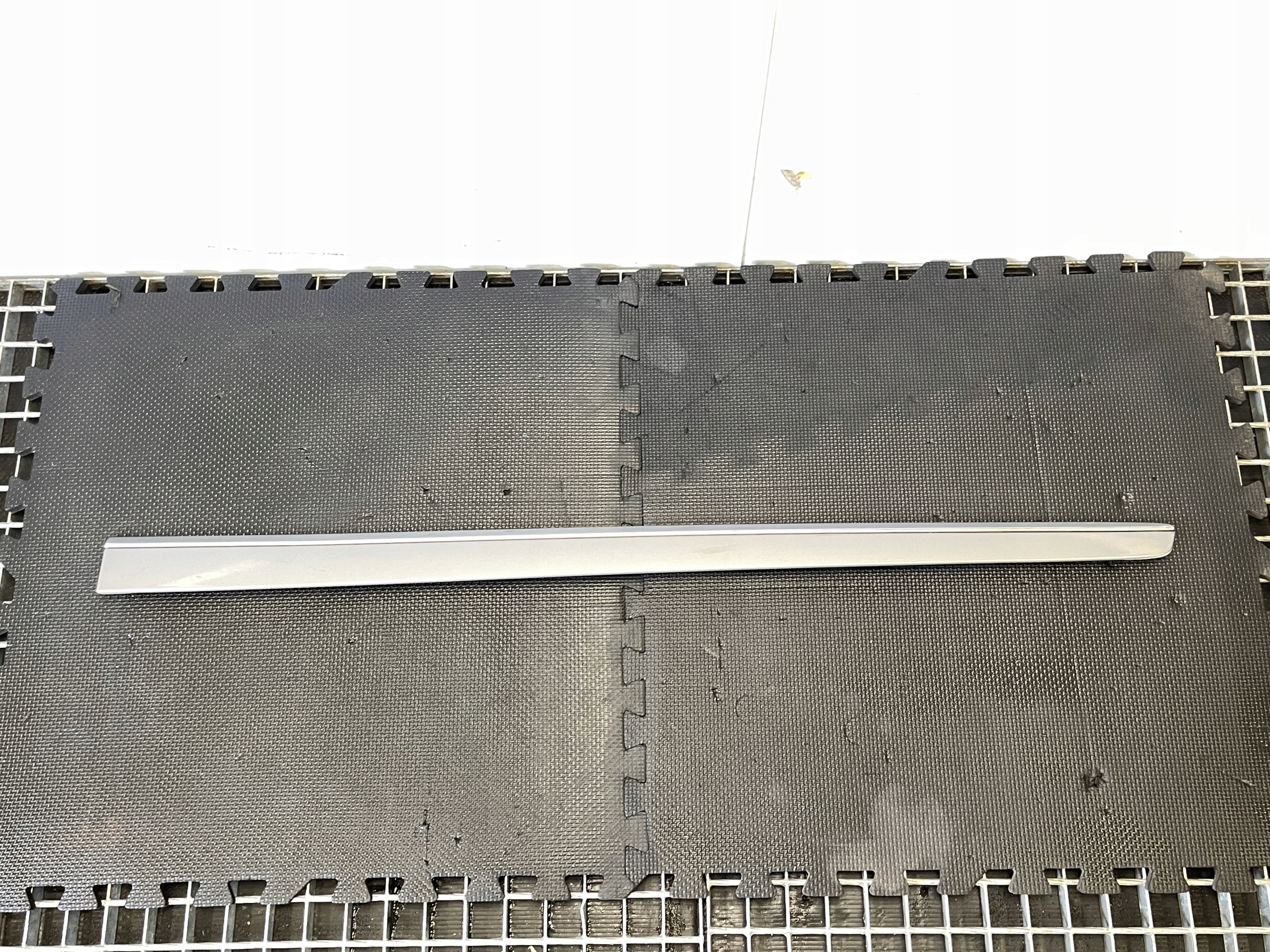 MERCEDES ML W164 moulding door right front A1646905262
