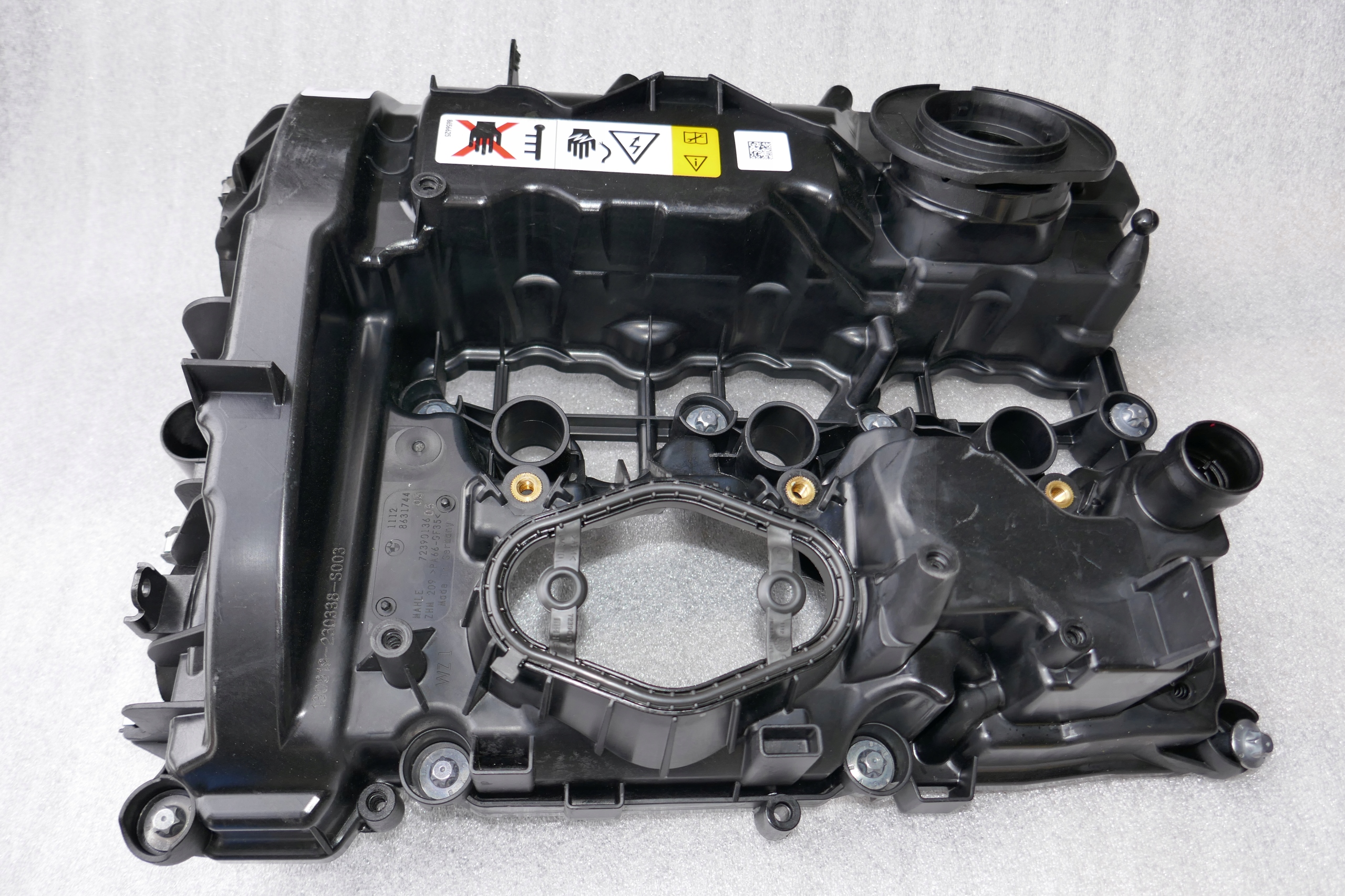 POKRYWA ZAWORÓW BMW F55 F56 F60 1.5 8631744 Numery katalogowe zamienników 8631744 11128631744 1112-8621744