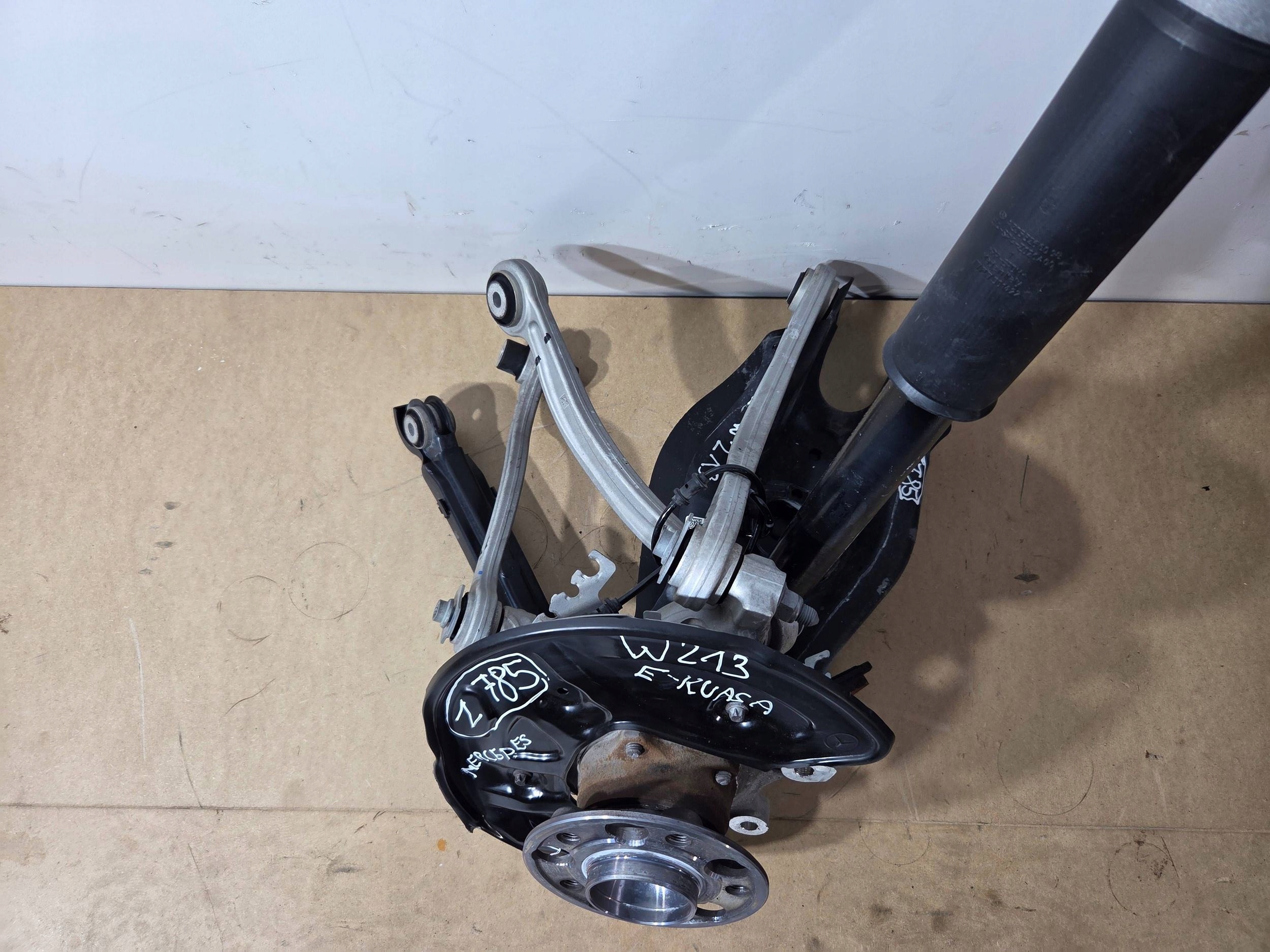 Mercedes-Benz E W213 COUPE swing rear left (Z785)