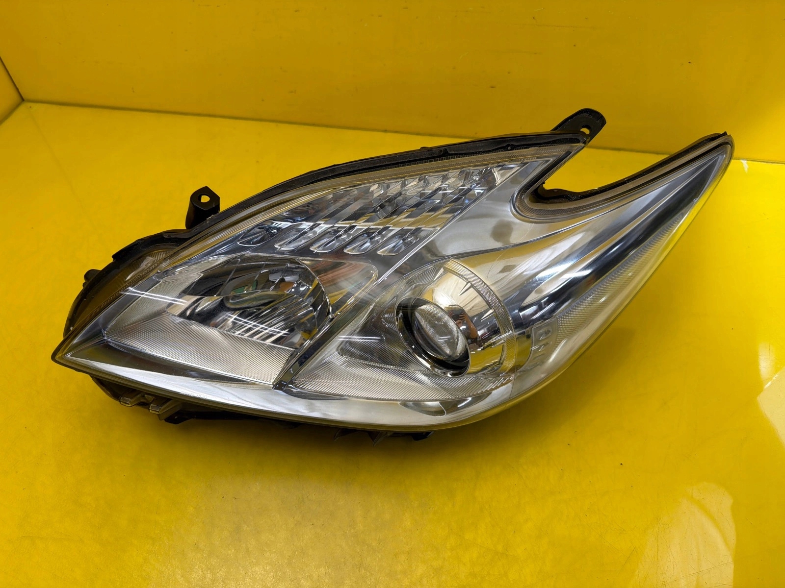 light left front Toyota Prius III + plus 12-16